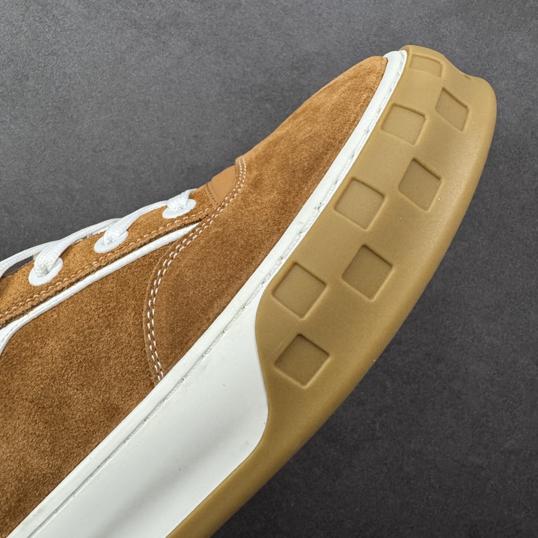 图片[5]-【广东礼盒版本】LOUIS VUITTON skate sneaker 2025 秋冬男士系列 Classic 牛皮革 圆头系带 低帮 生活休闲鞋 原版开发 市面唯一正确版本 原版购入开发 欢迎对比 运动鞋于 2025 秋冬男士系列初次亮相 以光滑牛皮革塑造考究设计 可轻松融入各式造型 瞩目 LV 字母标注鞋侧 轻盈橡胶外底点缀 Vuitton 标识 材料使用原版定制进口头层牛皮 内里使用原版进口透气网里 原版开模橡胶发泡材质大底 内增高4CM 尺码：39 40 41 42 43 44 45-选品中心