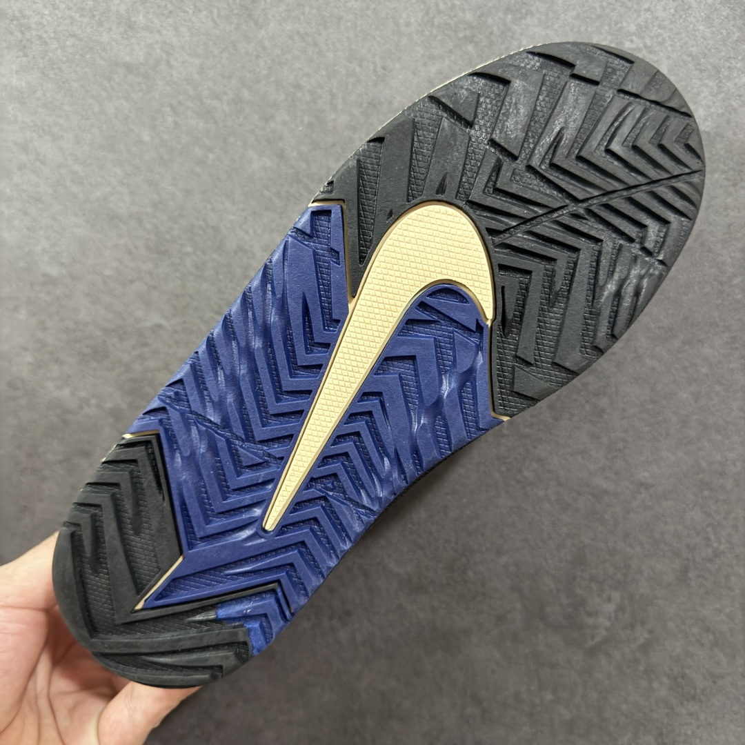 图片[9]-【福利特价】NIKE JAM 系列舒适时尚防滑耐磨低帮生活休闲鞋 FN0314-100 采用鞋面合成皮革与网眼布设计 以便于运动员在霹雳舞运动中的保护和耐穿 中底设计细节采用翻转SWOOSH设计 使得倒立动作时更显帅气 鞋子中的整体结构下降 有助于提供更好的缓震效果 设计语言来与NIKE 2000年跑跑鞋中汲取的材料组合以及设计语言 鞋子在线条处大量采用反光效果 尺码：36 36.5 37.5 38 38.5 39 40 40.5 41 42 42.5 43 44 44.5 45-选品中心