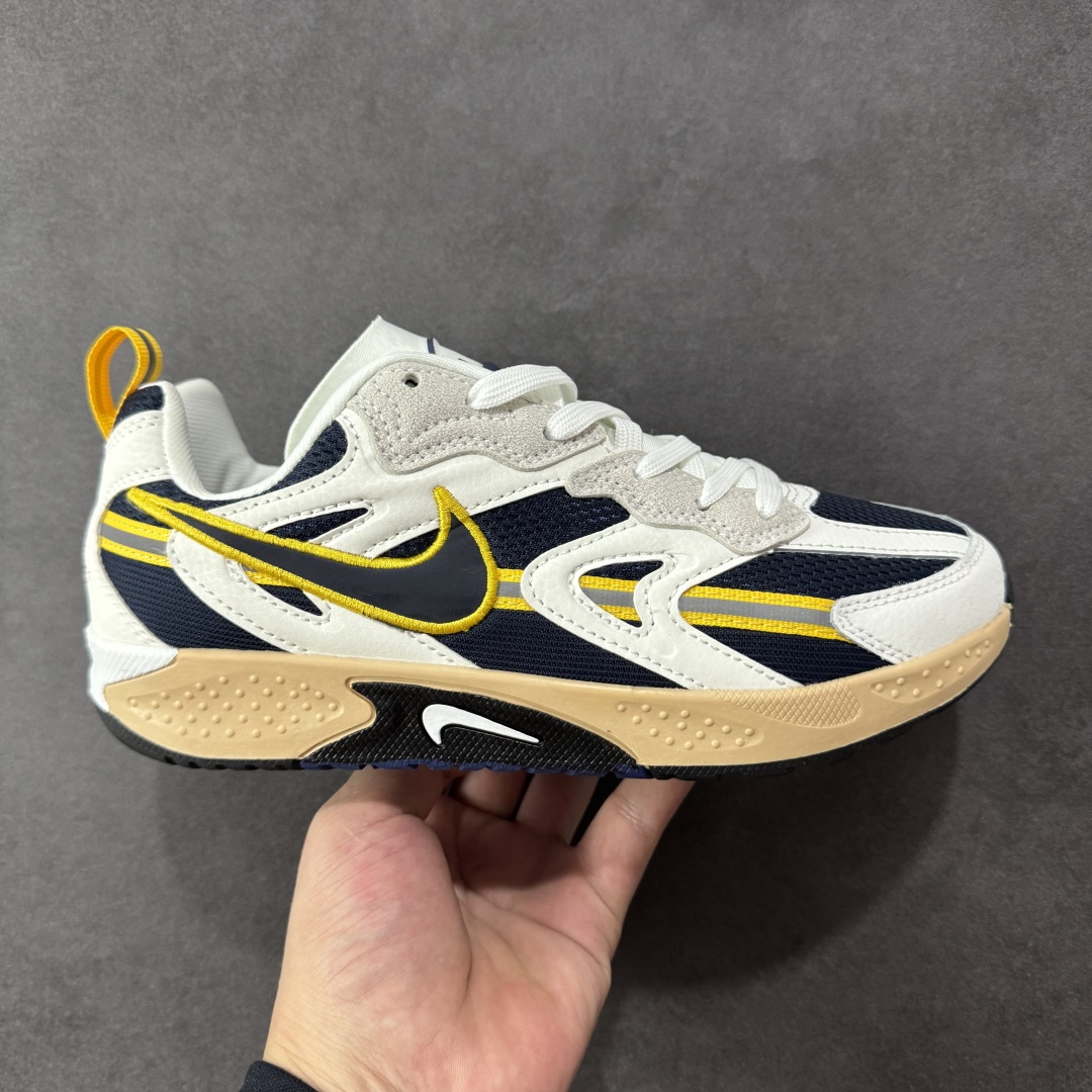 【福利特价】NIKE JAM 系列舒适时尚防滑耐磨低帮生活休闲鞋 FN0314-100 采用鞋面合成皮革与网眼布设计 以便于运动员在霹雳舞运动中的保护和耐穿 中底设计细节采用翻转SWOOSH设计 使得倒立动作时更显帅气 鞋子中的整体结构下降 有助于提供更好的缓震效果 设计语言来与NIKE 2000年跑跑鞋中汲取的材料组合以及设计语言 鞋子在线条处大量采用反光效果 尺码:36 36.5 37.5 38 38.5 39 40 40.5 41 42 42.5 43 44 44.5 45-选品中心
