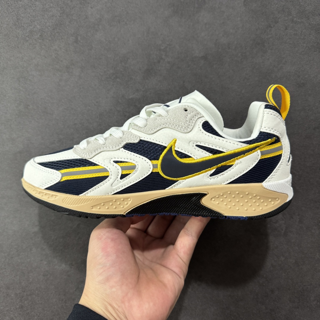 图片[2]-【福利特价】NIKE JAM 系列舒适时尚防滑耐磨低帮生活休闲鞋 FN0314-100 采用鞋面合成皮革与网眼布设计 以便于运动员在霹雳舞运动中的保护和耐穿 中底设计细节采用翻转SWOOSH设计 使得倒立动作时更显帅气 鞋子中的整体结构下降 有助于提供更好的缓震效果 设计语言来与NIKE 2000年跑跑鞋中汲取的材料组合以及设计语言 鞋子在线条处大量采用反光效果 尺码：36 36.5 37.5 38 38.5 39 40 40.5 41 42 42.5 43 44 44.5 45-选品中心