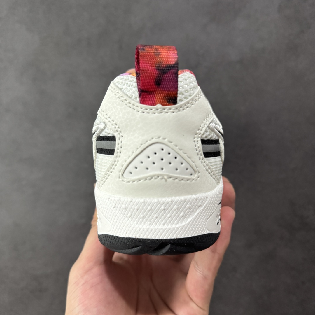 图片[4]-【福利特价】NIKE JAM 系列舒适时尚防滑耐磨低帮生活休闲鞋 FZ8966-100 采用鞋面合成皮革与网眼布设计 以便于运动员在霹雳舞运动中的保护和耐穿 中底设计细节采用翻转SWOOSH设计 使得倒立动作时更显帅气 鞋子中的整体结构下降 有助于提供更好的缓震效果 设计语言来与NIKE 2000年跑跑鞋中汲取的材料组合以及设计语言 鞋子在线条处大量采用反光效果 尺码：36 36.5 37.5 38 38.5 39 40 40.5 41 42 42.5 43 44 44.5 45-选品中心