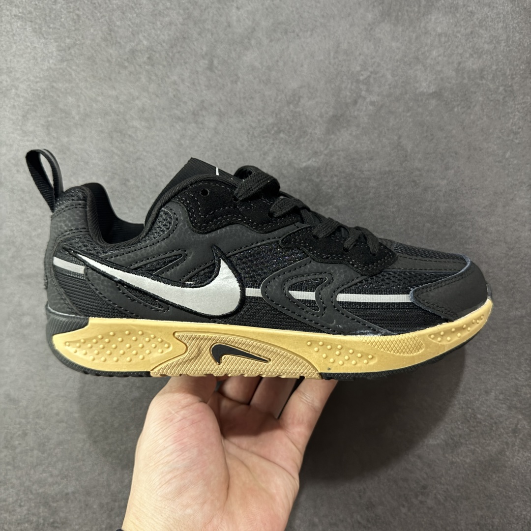 【福利特价】NIKE JAM 系列舒适时尚防滑耐磨低帮生活休闲鞋 FN0314-002 采用鞋面合成皮革与网眼布设计 以便于运动员在霹雳舞运动中的保护和耐穿 中底设计细节采用翻转SWOOSH设计 使得倒立动作时更显帅气 鞋子中的整体结构下降 有助于提供更好的缓震效果 设计语言来与NIKE 2000年跑跑鞋中汲取的材料组合以及设计语言 鞋子在线条处大量采用反光效果 尺码:36 36.5 37.5 38 38.5 39 40 40.5 41 42 42.5 43 44 44.5 45-选品中心