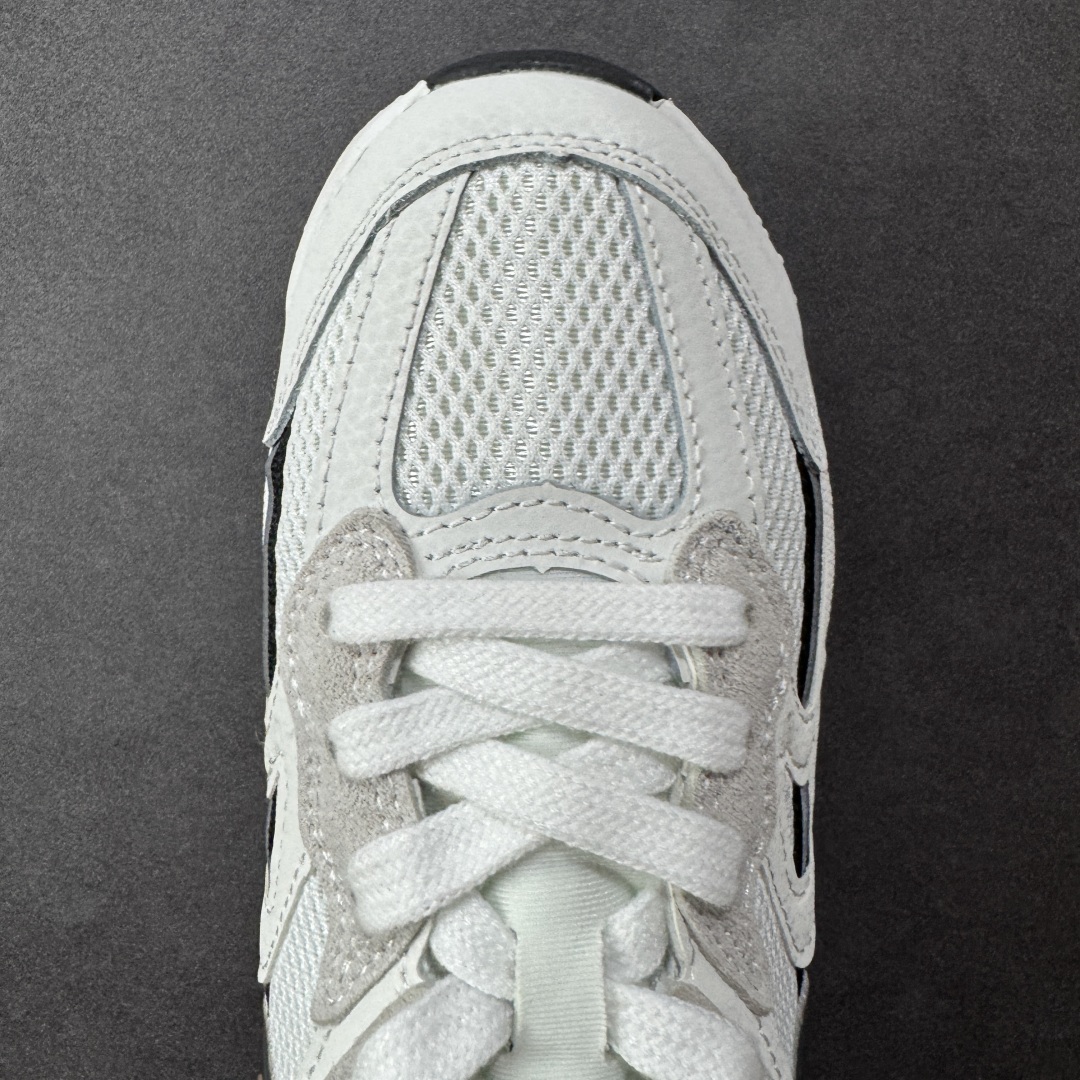 图片[8]-【福利特价】NIKE JAM 系列舒适时尚防滑耐磨低帮生活休闲鞋 FZ8966-100 采用鞋面合成皮革与网眼布设计 以便于运动员在霹雳舞运动中的保护和耐穿 中底设计细节采用翻转SWOOSH设计 使得倒立动作时更显帅气 鞋子中的整体结构下降 有助于提供更好的缓震效果 设计语言来与NIKE 2000年跑跑鞋中汲取的材料组合以及设计语言 鞋子在线条处大量采用反光效果 尺码：36 36.5 37.5 38 38.5 39 40 40.5 41 42 42.5 43 44 44.5 45-选品中心