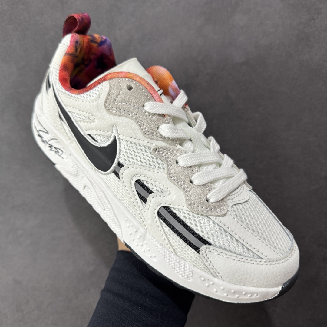 图片[3]-【福利特价】NIKE JAM 系列舒适时尚防滑耐磨低帮生活休闲鞋 FZ8966-100 采用鞋面合成皮革与网眼布设计 以便于运动员在霹雳舞运动中的保护和耐穿 中底设计细节采用翻转SWOOSH设计 使得倒立动作时更显帅气 鞋子中的整体结构下降 有助于提供更好的缓震效果 设计语言来与NIKE 2000年跑跑鞋中汲取的材料组合以及设计语言 鞋子在线条处大量采用反光效果 尺码：36 36.5 37.5 38 38.5 39 40 40.5 41 42 42.5 43 44 44.5 45-选品中心