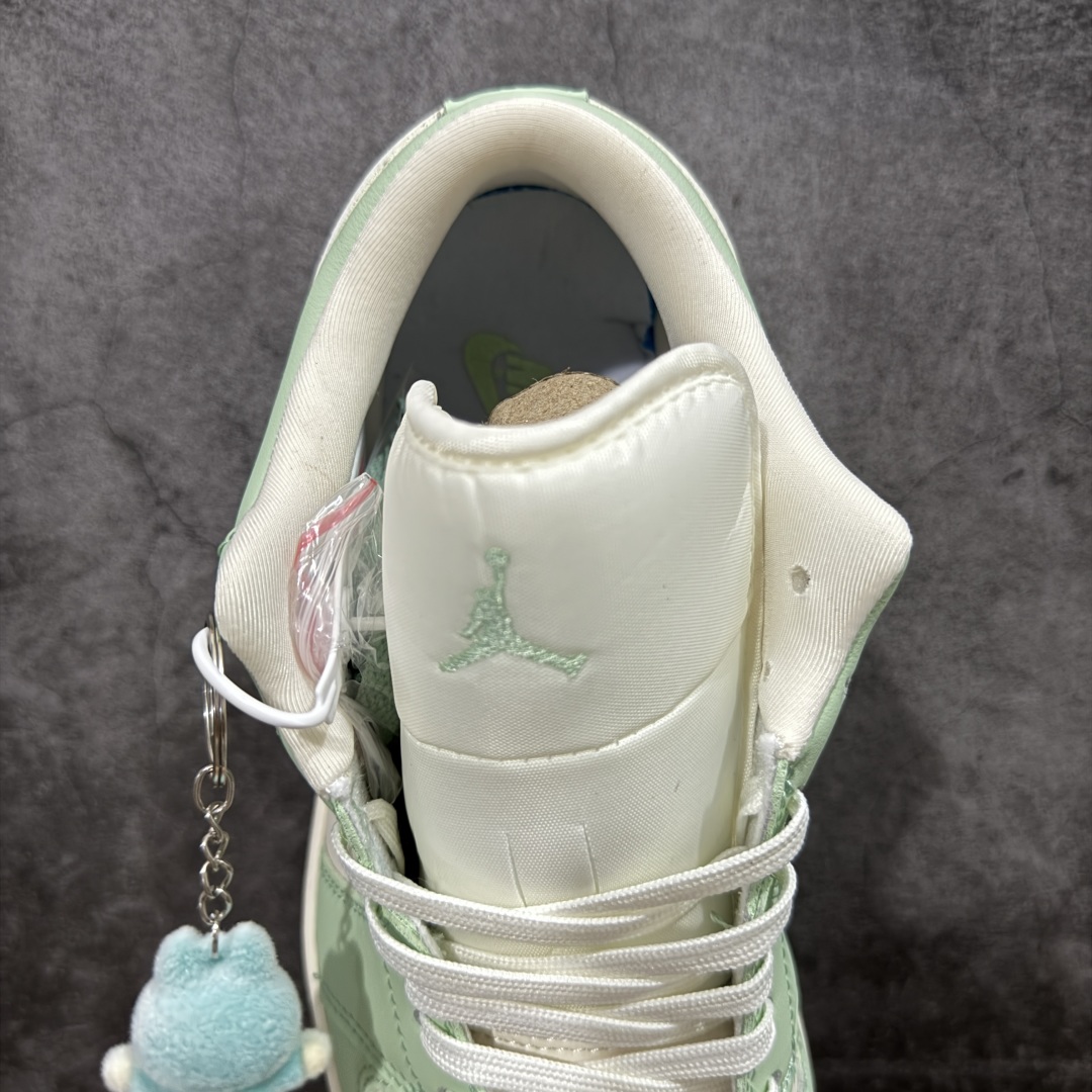  
【纯原】Air Jordan 1 Retro Low x LABUBU 米绿拉布布
官方同步新色 原