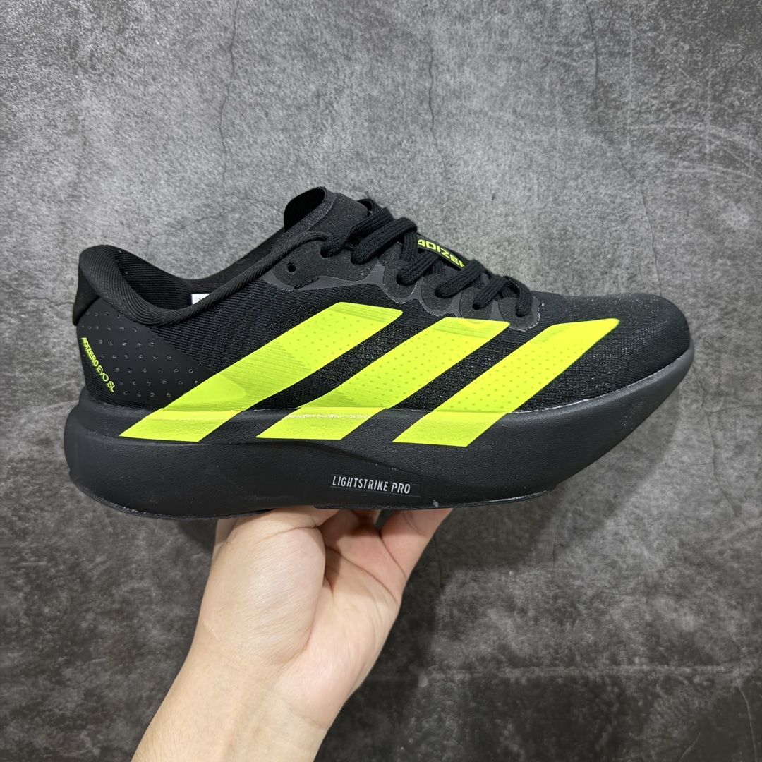 【HD版本】AD Adizero EVO SL 马拉松竞速专业跑鞋 JR5842 CELERMESH针织网面非常轻薄 纤维间的缝隙很大 可以保证跑步时的透气、排汗效果 鞋舌直接与两侧的内衬和鞋底连接在一起 在跑步过程中不会被鞋舌的左右移动所困扰 在标准鞋带孔的基础上再拓宽一组鞋带孔 适合不同脚型的需求 突破性 EnergyRods 技术,有助于跑者实现更好的成绩 中底独特的LIGHTSTRIKE PRO泡棉材质 微弹感觉在跑步过程中给予了良好的支撑体验 对于顶级精英和高水平进阶跑者来说 ADIOS PRO是一双值得信赖的竞速比赛用鞋 尺码:36 36.5 37.5 38 38.5 39 40 40.5 41 42 42.5 43 44 44.5 45-选品中心