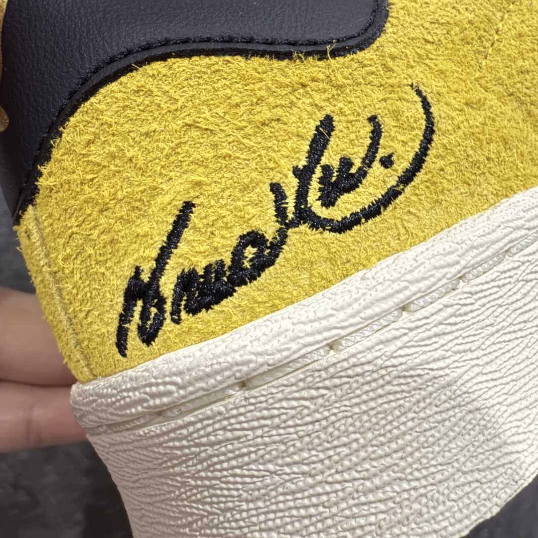 图片[3]-【Top纯原】Bruce Lee x adidas originals JABBAR 黄色 头部一线大厂出品 高端外贸零售专供品质 为纪念李小龙诞辰85周年，阿迪达斯推出adidas Originals JABBAR“Yellow”配色鞋款，该鞋以李小龙好友、NBA球员贾巴尔的JABBAR签名鞋为设计原型，以此铭记两人的友谊。鞋面通体采用黄色绒面革材质，鞋侧三道杠标识、鞋舌及后跟处则以黑色点缀，灵感源自李小龙在《死亡游戏》中身着的经典黑黄连体套装。此外，鞋侧绣有黑色李小龙签名，鞋垫印有贾巴尔在《死亡游戏》中的剧照，后跟处还饰有金色李小龙剪影。特殊鞋盒以贾巴尔与李小龙的合影为设计元素，辨识度极高。 货号：JR1597 尺码：36 36.5 37.5 38 38.5 39 40 40.5 41 42 42.5 43 44 44.5 45-选品中心