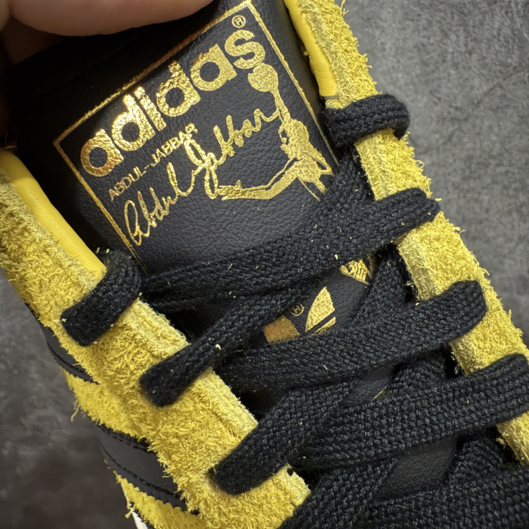 图片[6]-【Top纯原】Bruce Lee x adidas originals JABBAR 黄色 头部一线大厂出品 高端外贸零售专供品质 为纪念李小龙诞辰85周年，阿迪达斯推出adidas Originals JABBAR“Yellow”配色鞋款，该鞋以李小龙好友、NBA球员贾巴尔的JABBAR签名鞋为设计原型，以此铭记两人的友谊。鞋面通体采用黄色绒面革材质，鞋侧三道杠标识、鞋舌及后跟处则以黑色点缀，灵感源自李小龙在《死亡游戏》中身着的经典黑黄连体套装。此外，鞋侧绣有黑色李小龙签名，鞋垫印有贾巴尔在《死亡游戏》中的剧照，后跟处还饰有金色李小龙剪影。特殊鞋盒以贾巴尔与李小龙的合影为设计元素，辨识度极高。 货号：JR1597 尺码：36 36.5 37.5 38 38.5 39 40 40.5 41 42 42.5 43 44 44.5 45-选品中心