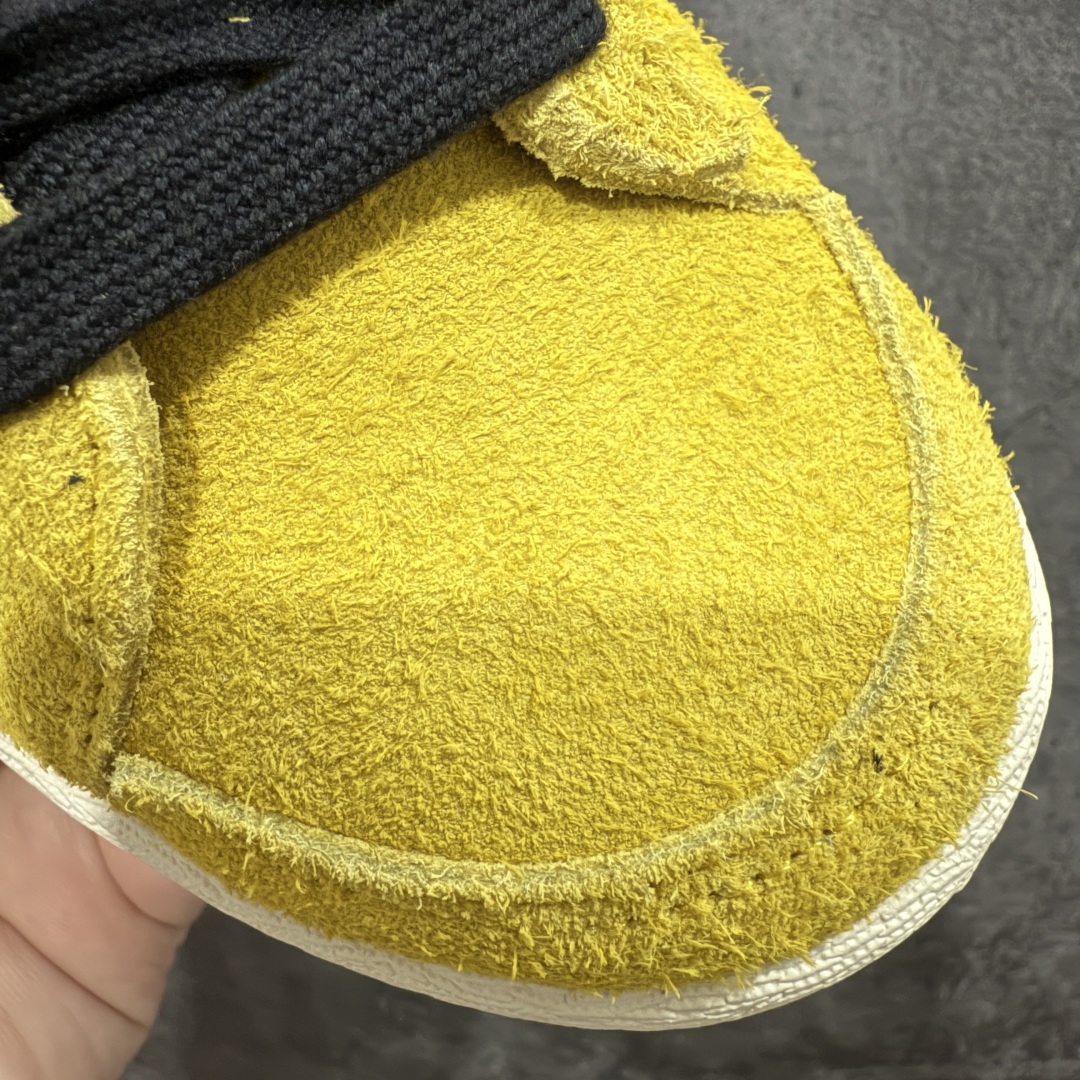 图片[5]-【Top纯原】Bruce Lee x adidas originals JABBAR 黄色 头部一线大厂出品 高端外贸零售专供品质 为纪念李小龙诞辰85周年，阿迪达斯推出adidas Originals JABBAR“Yellow”配色鞋款，该鞋以李小龙好友、NBA球员贾巴尔的JABBAR签名鞋为设计原型，以此铭记两人的友谊。鞋面通体采用黄色绒面革材质，鞋侧三道杠标识、鞋舌及后跟处则以黑色点缀，灵感源自李小龙在《死亡游戏》中身着的经典黑黄连体套装。此外，鞋侧绣有黑色李小龙签名，鞋垫印有贾巴尔在《死亡游戏》中的剧照，后跟处还饰有金色李小龙剪影。特殊鞋盒以贾巴尔与李小龙的合影为设计元素，辨识度极高。 货号：JR1597 尺码：36 36.5 37.5 38 38.5 39 40 40.5 41 42 42.5 43 44 44.5 45-选品中心