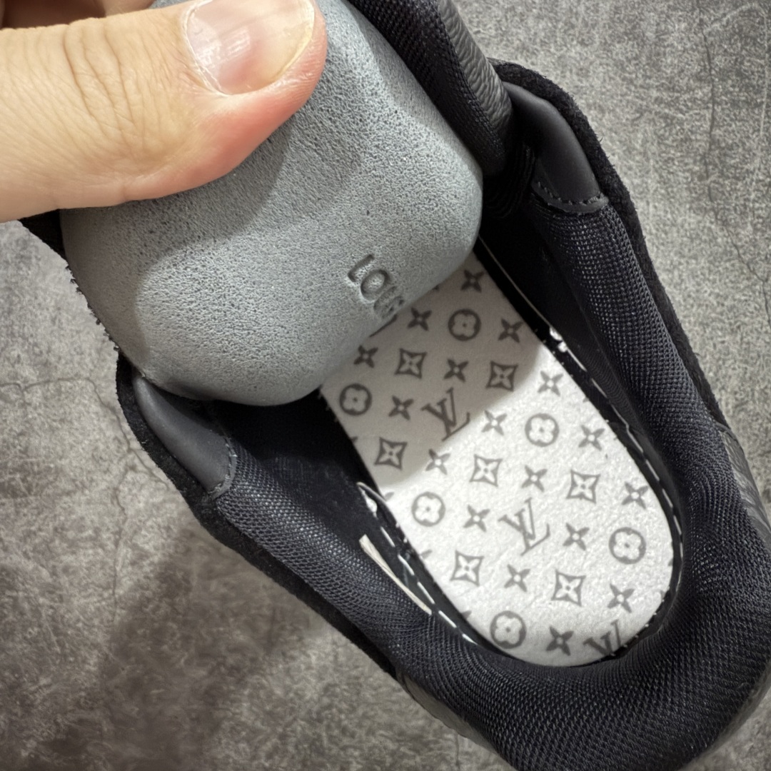  
【纯原】 
现货当天可取
LV Trainer系列高奢运动鞋 黑皮拼接老花
新款芯片顶级 潮人必备单