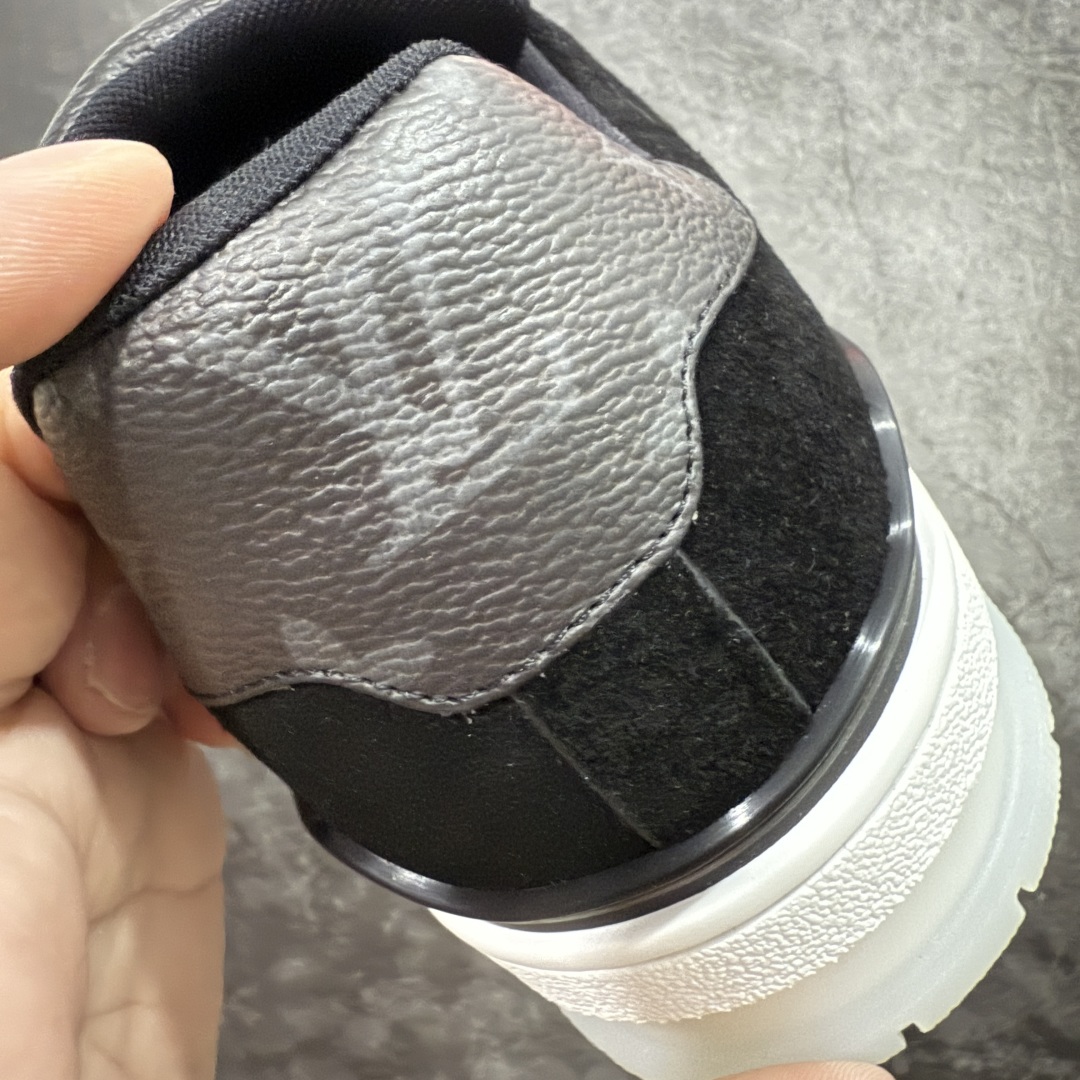  
【纯原】 
现货当天可取
LV Trainer系列高奢运动鞋 黑皮拼接老花
新款芯片顶级 潮人必备单