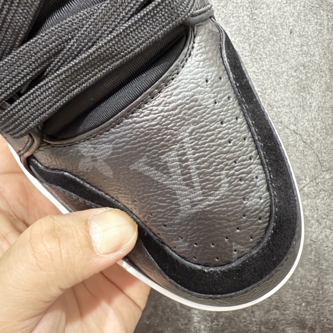  
【纯原】 
现货当天可取
LV Trainer系列高奢运动鞋 黑皮拼接老花
新款芯片顶级 潮人必备单