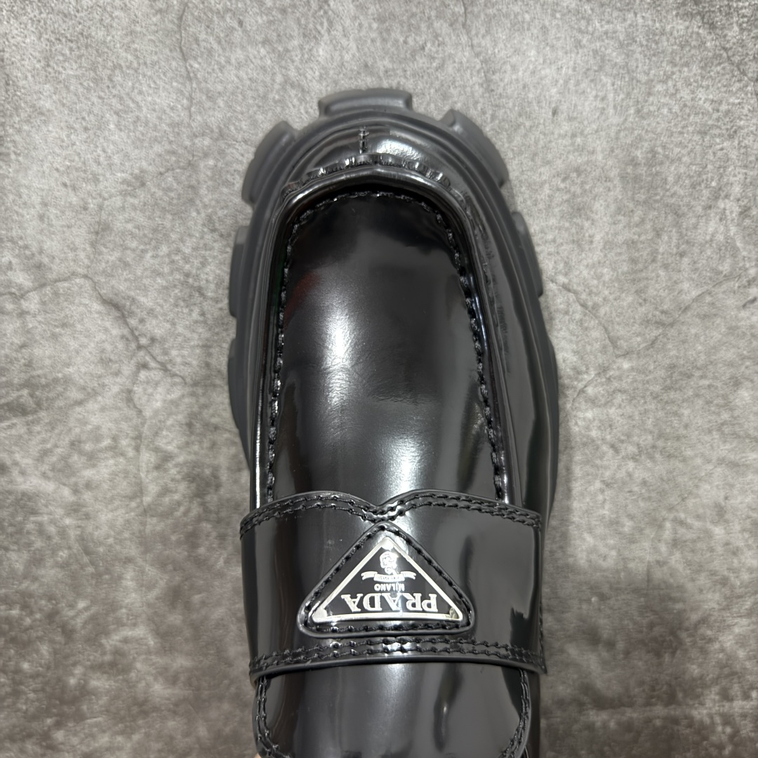 东莞纯原版 Prada 厚底 乐福鞋 全真牛皮 鞋型秀气大方三角标加持