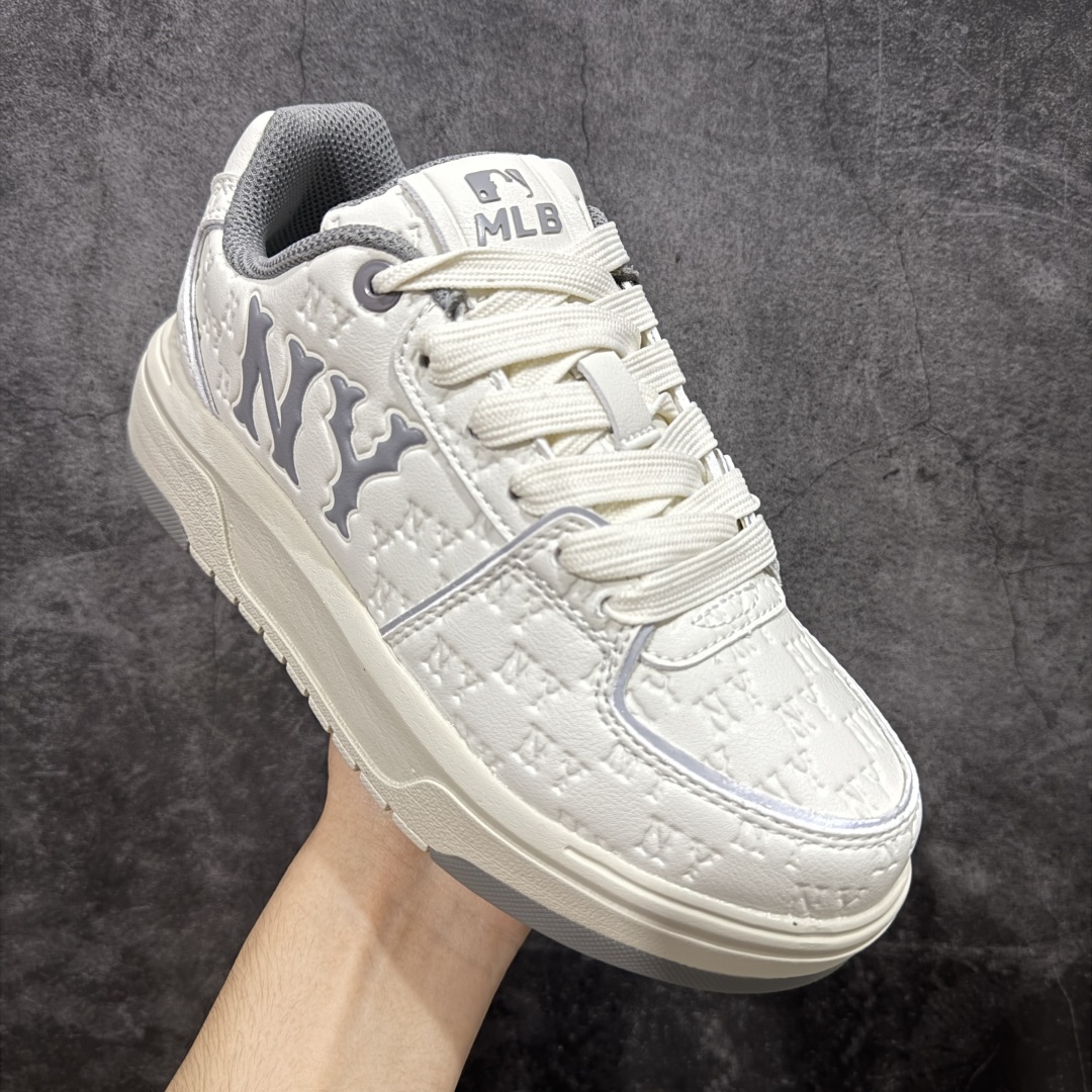 图片[3]-【纯原订单】MLB Chunky Liner Basic NY复古印花学长鞋系列低帮轻量增高厚底百搭休闲运动慢跑鞋板鞋 Korea韩国联名NY美国榄球纽约洋基队限定 市场第一梯队品质 韩国代购版本 MLB专用菱形双针中底布 重点细节中底布带注胶孔 原厂NFC感应吊牌 支持鉴定 一个两位数 原盒原标 全套原楦原纸板原厂数据开发 中韩文保养标贴 绿色防霉片 平台代购专供 独家一比一RB+MD组合大底 高频后跟小人Logo精准对位立体饱满 正确网布加超迁鞋面 转印中底走线紧密 转印Logo工艺表层防刮不掉色 尺码：36 36.5 37.5 38 38.5 39 40 40.5 41 42 42.5 43 44 44.5 45-选品中心