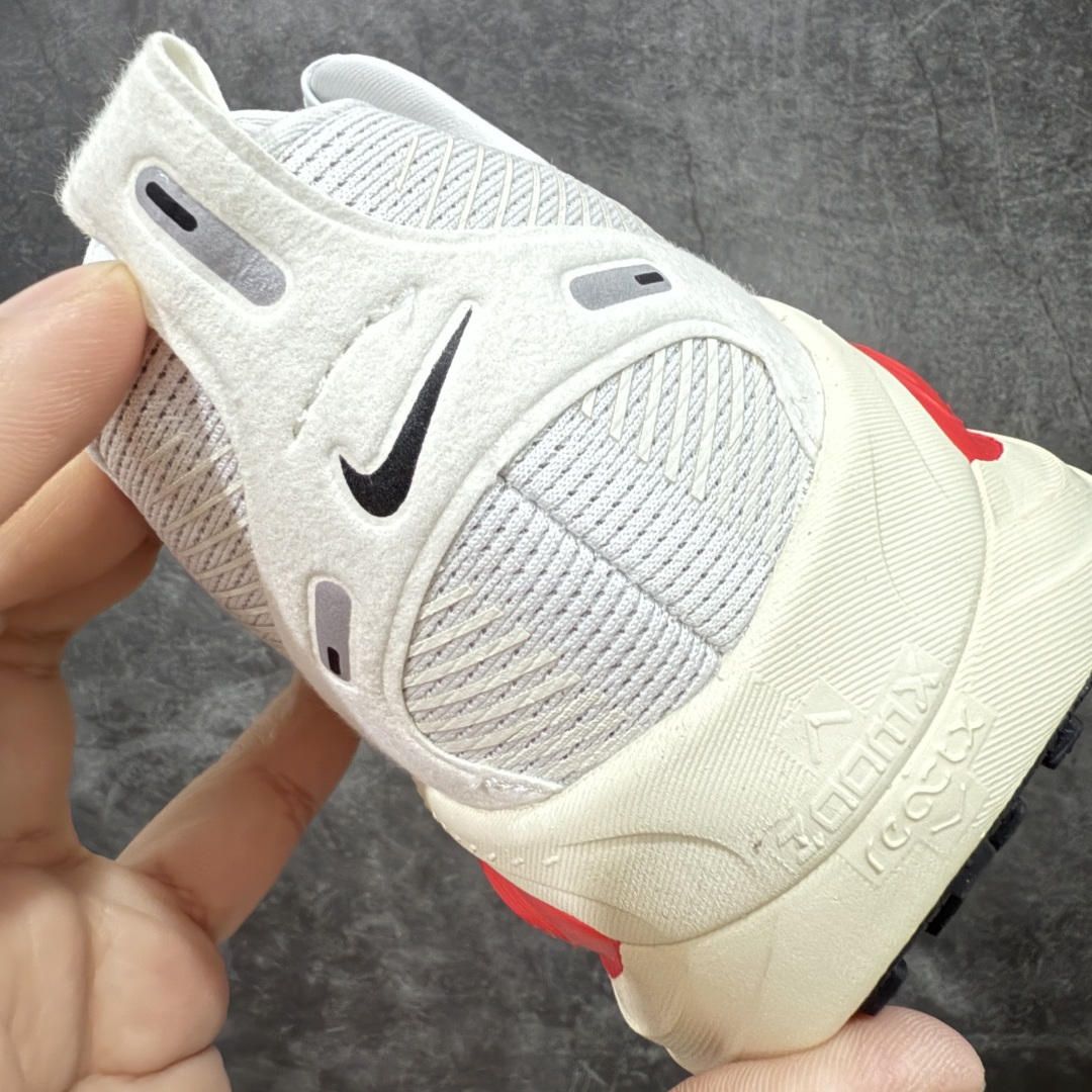  
【纯原】Nike Air Zoom Vomero 18 全新科技运动跑鞋 HM6803-001

