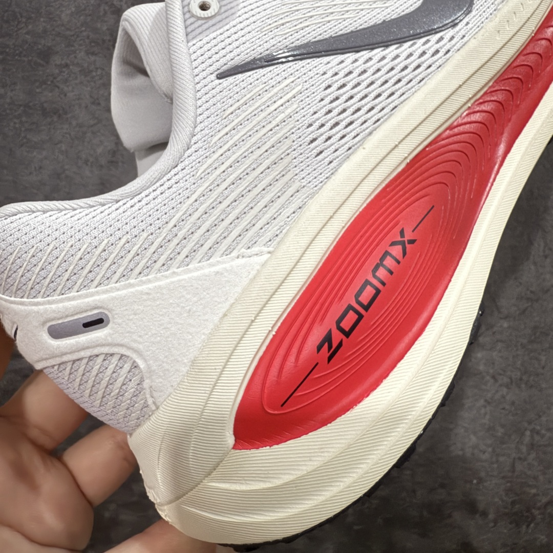  
【纯原】Nike Air Zoom Vomero 18 全新科技运动跑鞋 HM6803-001


