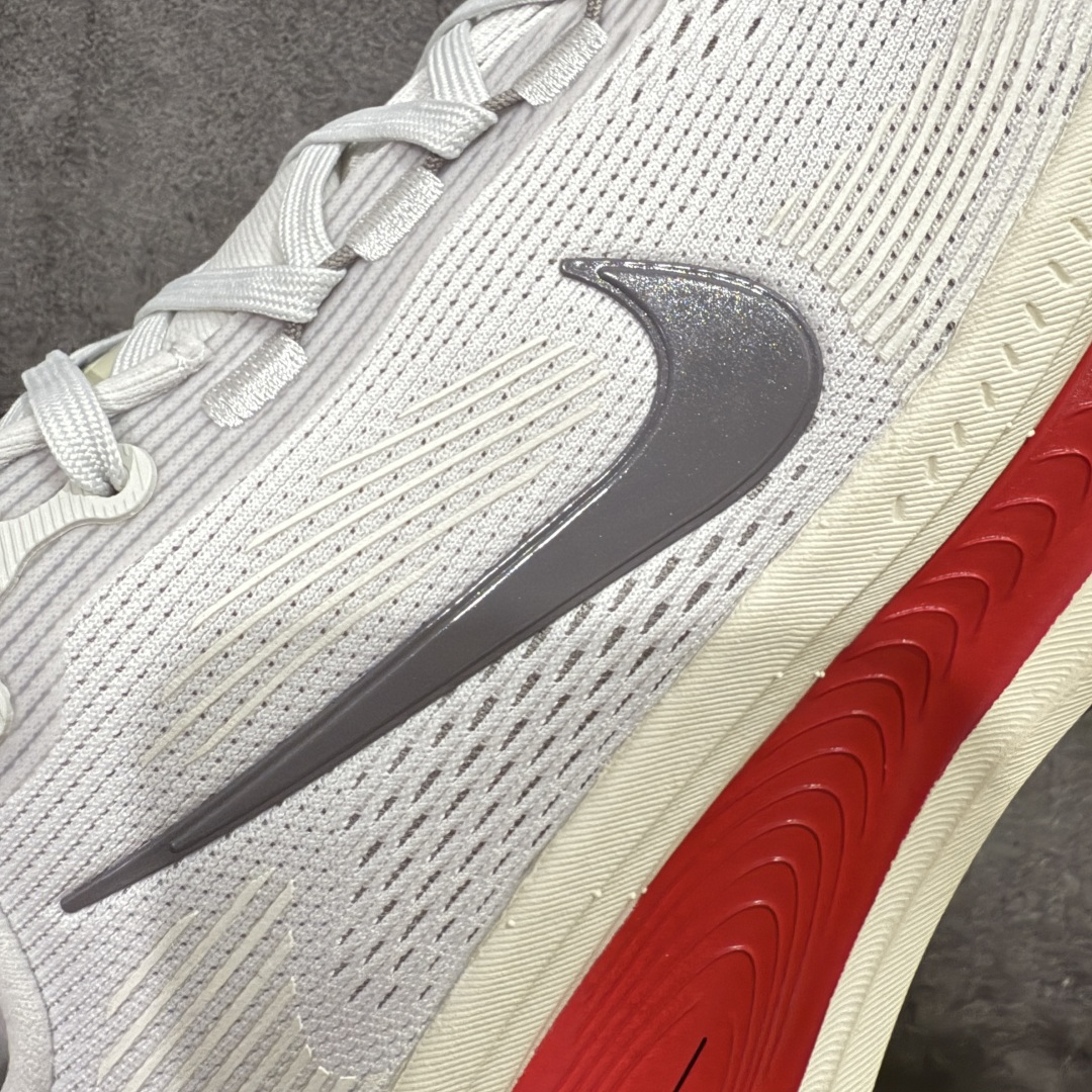  
【纯原】Nike Air Zoom Vomero 18 全新科技运动跑鞋 HM6803-001

