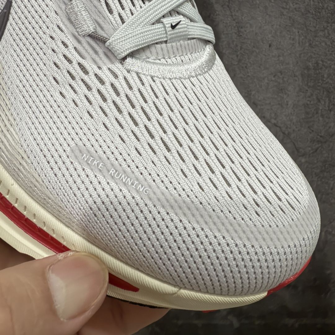  
【纯原】Nike Air Zoom Vomero 18 全新科技运动跑鞋 HM6803-001

