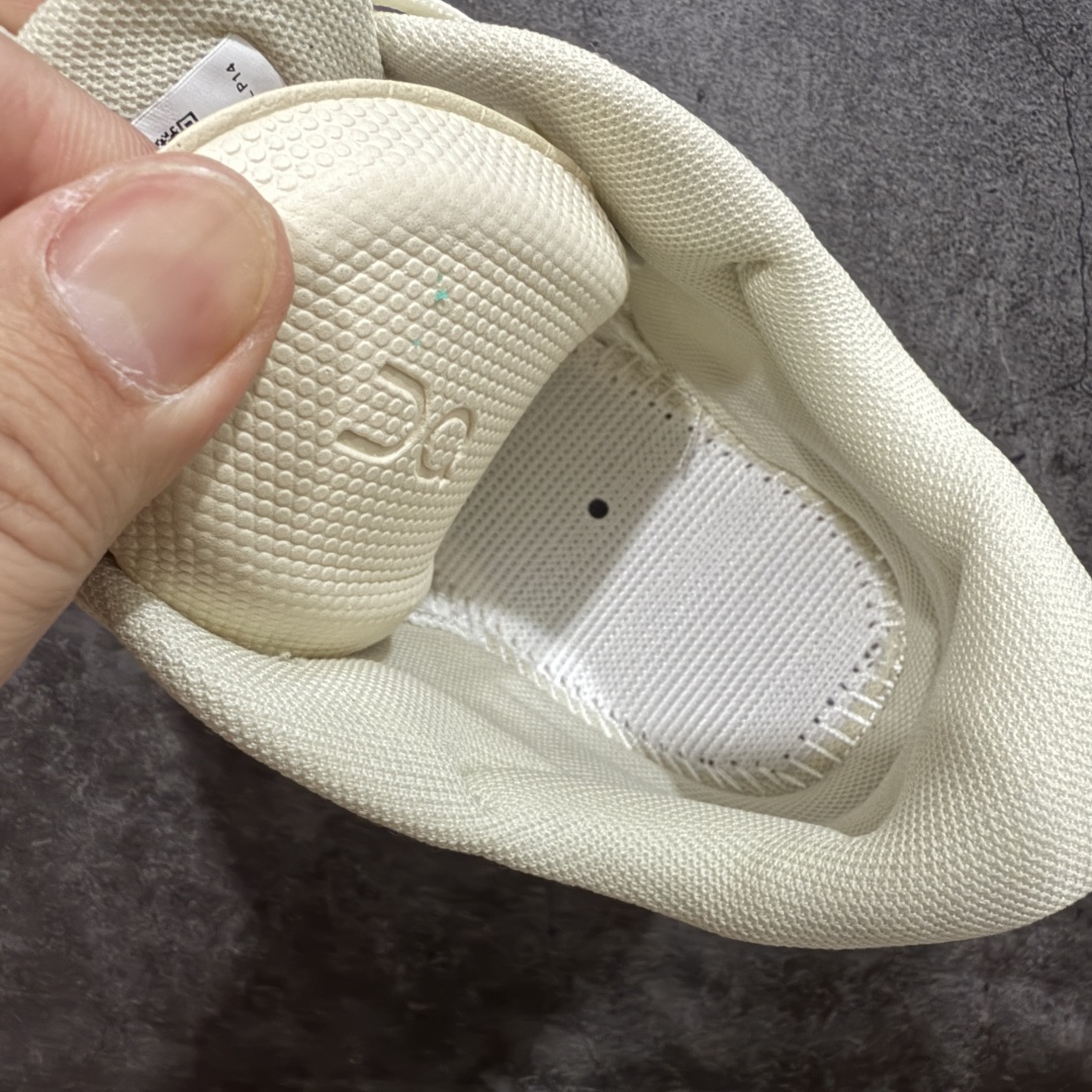 图片[9]-【得物版本】On昂跑 x LOEWE罗意威 Cloudventure 织物 跑步 户外轻便百搭系带 减震 低帮 运动休闲鞋 市面最优版本 附赠原厂布袋 原版开发 原材1比1打造 采用工程飞织网布组合再生聚酯纤维鞋面材质搭载独家隐藏速度中板 镂空CloudTec科技 泡棉缓震中底 黑科技跑出圈的时尚运动新宠 尺码：36 37 38 39 40 41 42 43 44 45-选品中心
