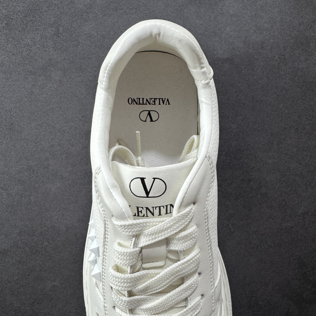 380 广东纯原版本 Valentino 华伦天奴 Rockstud untitled 厚底休闲铆钉小白鞋
