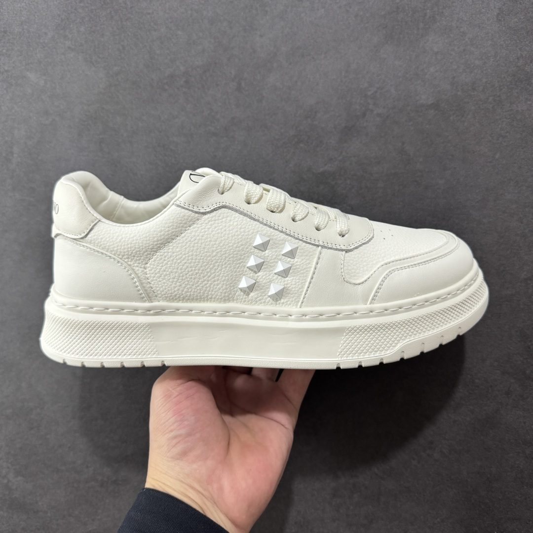 380 广东纯原版本 Valentino 华伦天奴 Rockstud untitled 厚底休闲铆钉小白鞋