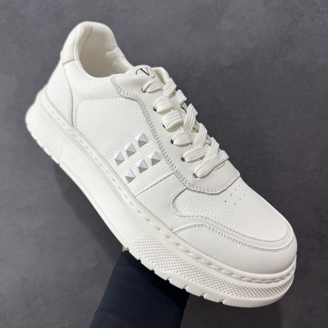 380 广东纯原版本 Valentino 华伦天奴 Rockstud untitled 厚底休闲铆钉小白鞋