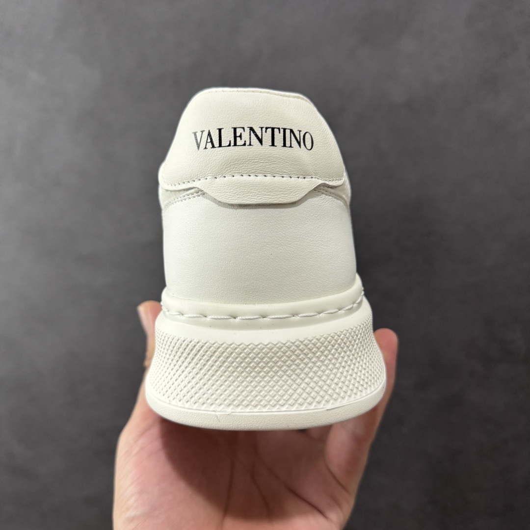 380 广东纯原版本 Valentino 华伦天奴 Rockstud untitled 厚底休闲铆钉小白鞋