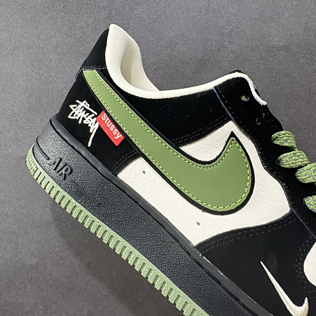 定制版 Nike Air Force 1 '07 Low “斯图西联名——米黑绿红标”空军一号 低帮 运动鞋 休闲鞋 KJ1688-014