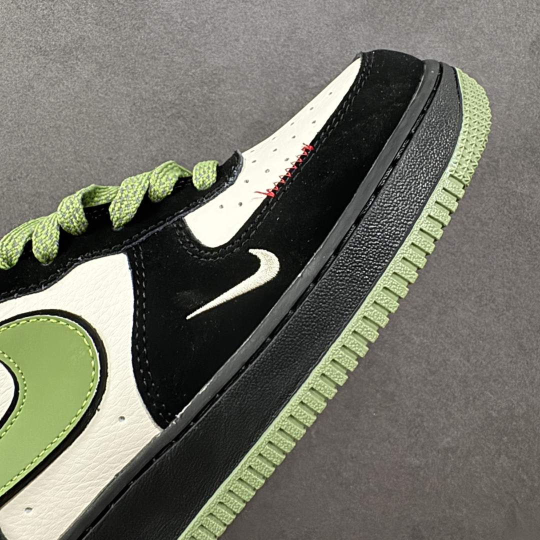 定制版 Nike Air Force 1 '07 Low “斯图西联名——米黑绿红标”空军一号 低帮 运动鞋 休闲鞋 KJ1688-014