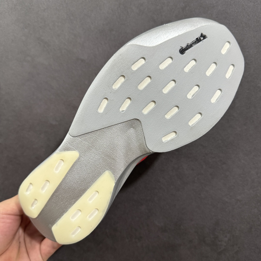 图片[9]-【HD版本】Ad Adizero Evo SL M 阿迪超轻透气缓震跑鞋  以令人难以置信的138克重量，刷新了跑鞋轻量化的记录，阿迪在材料科学和工艺技术上的深厚积累。  全新鞋款采用Lightweight Upper材料，让穿着者几乎能够体验到一种\”裸足\”的感觉 货号：KJ3381  尺码：36 36.5 37.5 38 38.5 39 40 40.5 41 42 42.5 43 44 45 46-选品中心