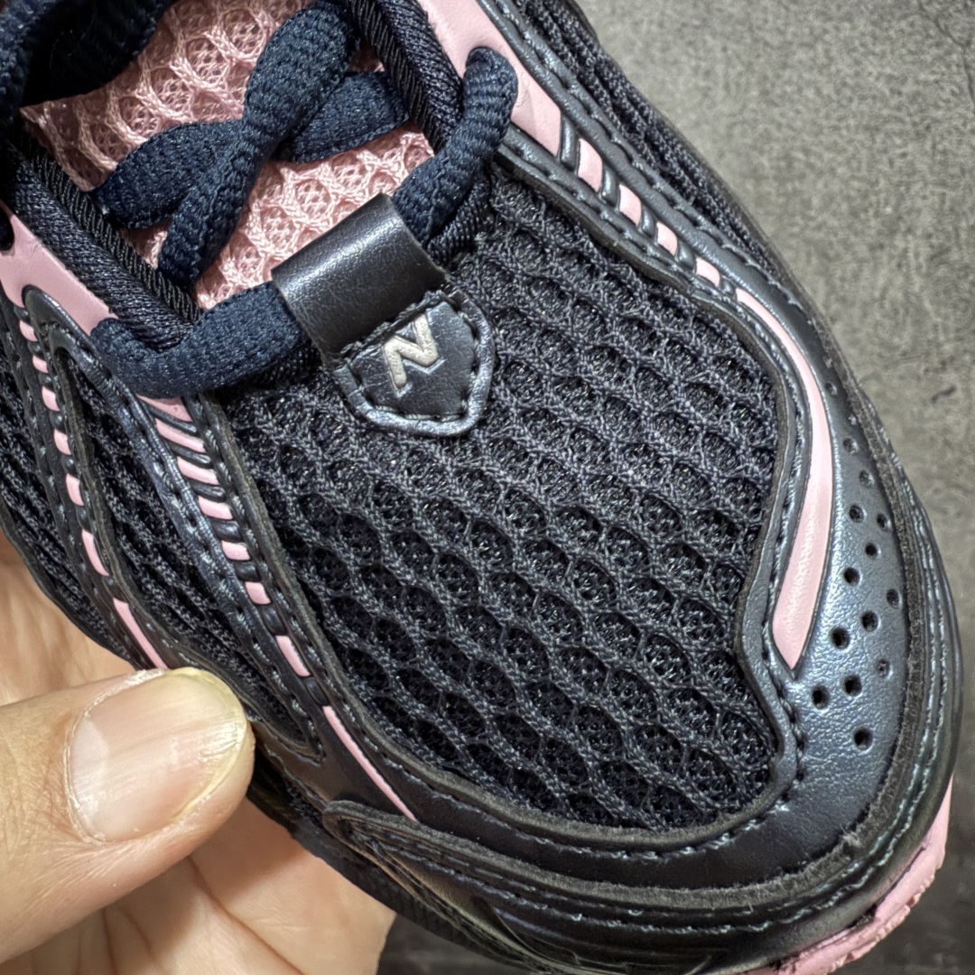 图片[6]-【M版纯原】新百伦New Balance NB1906 U1906RCU 黑粉 全套原楦原纸板原厂数据开发 进口三明治网面 原装进口皮料正确绒感卡色 正确中底拉帮中底网布细节 原厂标裁 带紫光防伪 定制后跟透明水晶模块 冲裁组合 大底贴合程度胶水上色把控完美 整洁度挑战全网艺术家 多道序QC把关品质完善 匠心打造 耗时两个月开发完成 工艺极其复杂难度可想而知 新开独立私模大底 全网唯一正确六层组合大底 高端零售专供产物 尺码：36 37 37.5 38 38.5 39 40-选品中心