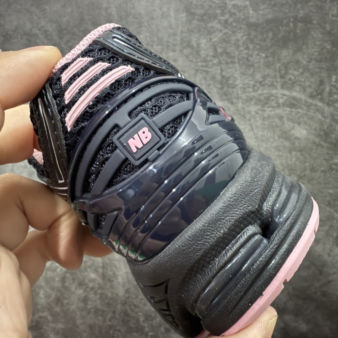 图片[2]-【M版纯原】新百伦New Balance NB1906 U1906RCU 黑粉 全套原楦原纸板原厂数据开发 进口三明治网面 原装进口皮料正确绒感卡色 正确中底拉帮中底网布细节 原厂标裁 带紫光防伪 定制后跟透明水晶模块 冲裁组合 大底贴合程度胶水上色把控完美 整洁度挑战全网艺术家 多道序QC把关品质完善 匠心打造 耗时两个月开发完成 工艺极其复杂难度可想而知 新开独立私模大底 全网唯一正确六层组合大底 高端零售专供产物 尺码：36 37 37.5 38 38.5 39 40-选品中心