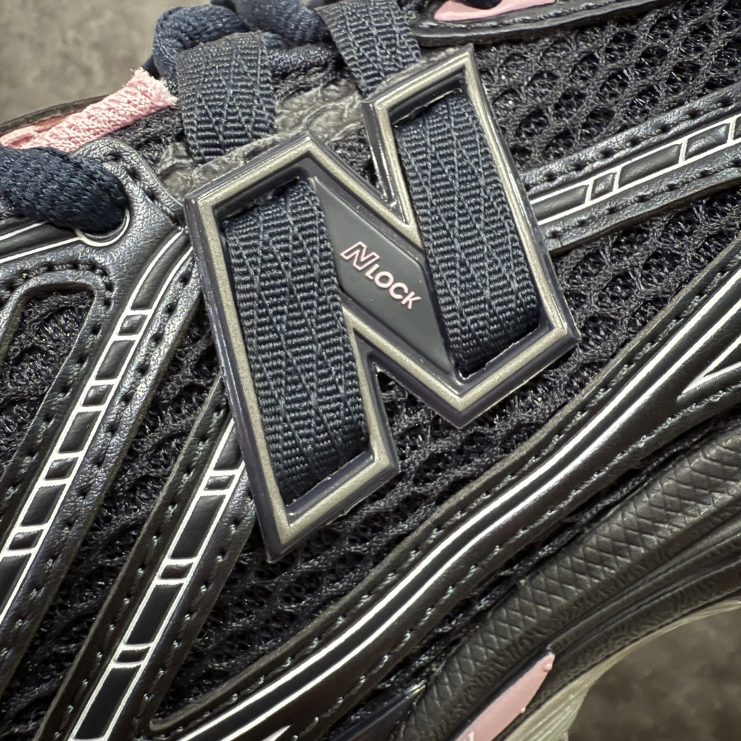 图片[4]-【M版纯原】新百伦New Balance NB1906 U1906RCU 黑粉 全套原楦原纸板原厂数据开发 进口三明治网面 原装进口皮料正确绒感卡色 正确中底拉帮中底网布细节 原厂标裁 带紫光防伪 定制后跟透明水晶模块 冲裁组合 大底贴合程度胶水上色把控完美 整洁度挑战全网艺术家 多道序QC把关品质完善 匠心打造 耗时两个月开发完成 工艺极其复杂难度可想而知 新开独立私模大底 全网唯一正确六层组合大底 高端零售专供产物 尺码：36 37 37.5 38 38.5 39 40-选品中心