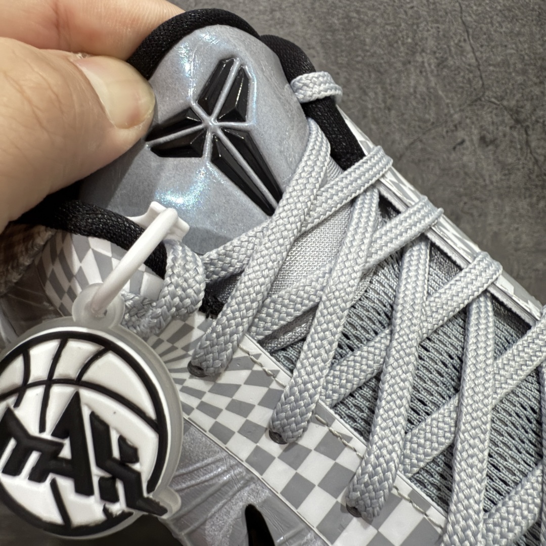 图片[5]-NK Kobe 5 Protro \”Zebra\” 科比5代 白灰斑马 灭世纯原出品🔥 #搭载最高工艺标准 版型 、外观、 细节、 用料、 不同于市场主流货品 。拒绝杀猪套牌纯原套路！欢迎对比品鉴 🌪外观升级点：鞋头冲孔 后跟海绵填充 飞线质感 碳板纹理 纸板对位 悉数升级对标ZP‼ 🌪用料升级点：前掌气垫➕后掌马蹄zoom（增配）澎湃脚感 完美解决正品后掌泡棉衰减问题‼ 🌪版型尺码升级：海外球员版 前掌包裹提升 尺码增加US13 47.5码 适配 职业球员 灭世纯原海外球员版『质 价 比』拉满，拳打杀猪🐷纯原，脚踢一眼假通货。 高端外贸渠道口碑爆炸🔝 货号：CD4991-003 尺码：39 40 40.5 41 42 42.5 43 44 44.5 45 46 47.5-选品中心