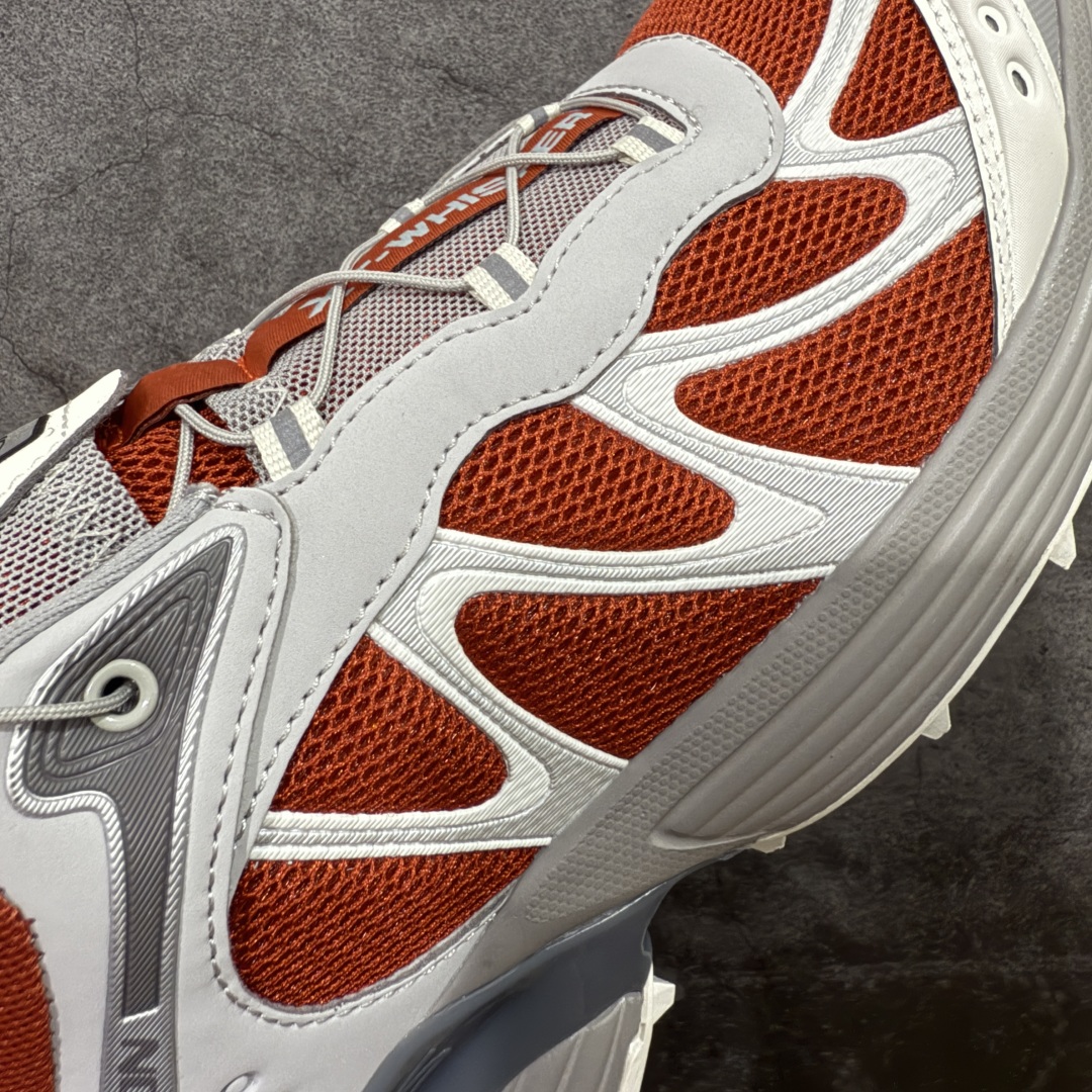 图片[4]-【666版本】SALOMON 萨洛蒙 XT-WHISPER 舒适百搭耐磨轻便低帮 休闲越野训练城市通勤跑步鞋 男女同款 灰红 纯原外贸平台特供订单 耗时半年巨作 #全套原纸板楦头开发 #原厂特供网布配套加持 #确保原汁原味 完美呈现版型 #原档数据独家私模五层组合大底 #男女鞋同步官方开发至46 #原装Ortholite轻量化鞋垫 #中底布带钢印编号 原厂TPU锁扣 #进口港宝加持 后跟自然饱满 还原公司包裹性 #鞋面采用SENSIFT贴合技术 #全方位贴合包裹脚型 #鞋跟部鞋底牵引设计 #提供强大的抓地性能 #更适应野外崎岖不平的道路 #基于 SALOMON 初代 XT 鞋身造型并搭载 4D ADVANCED CHASSIS™ 大底打造而成 为这款 XT-WHISPER 带来了多项足部控制与保护等功能性 如在运动过程中控制左右晃动的过程而提高稳定性、改善长途越野过程中足中到足尖的过渡、提高感知岩石的精确度以抵抗尖锐物体对脚底的伤害以及采用动态缓冲来增强穿着舒适感 从而减轻疲劳感 使 XT-WHISPER 成为一双舒适且安全的户外之履 货号：478783 尺码：36 36.5 37.5 38 38.5 39 40 40.5 41 42 42.5 43 44 45 46-选品中心