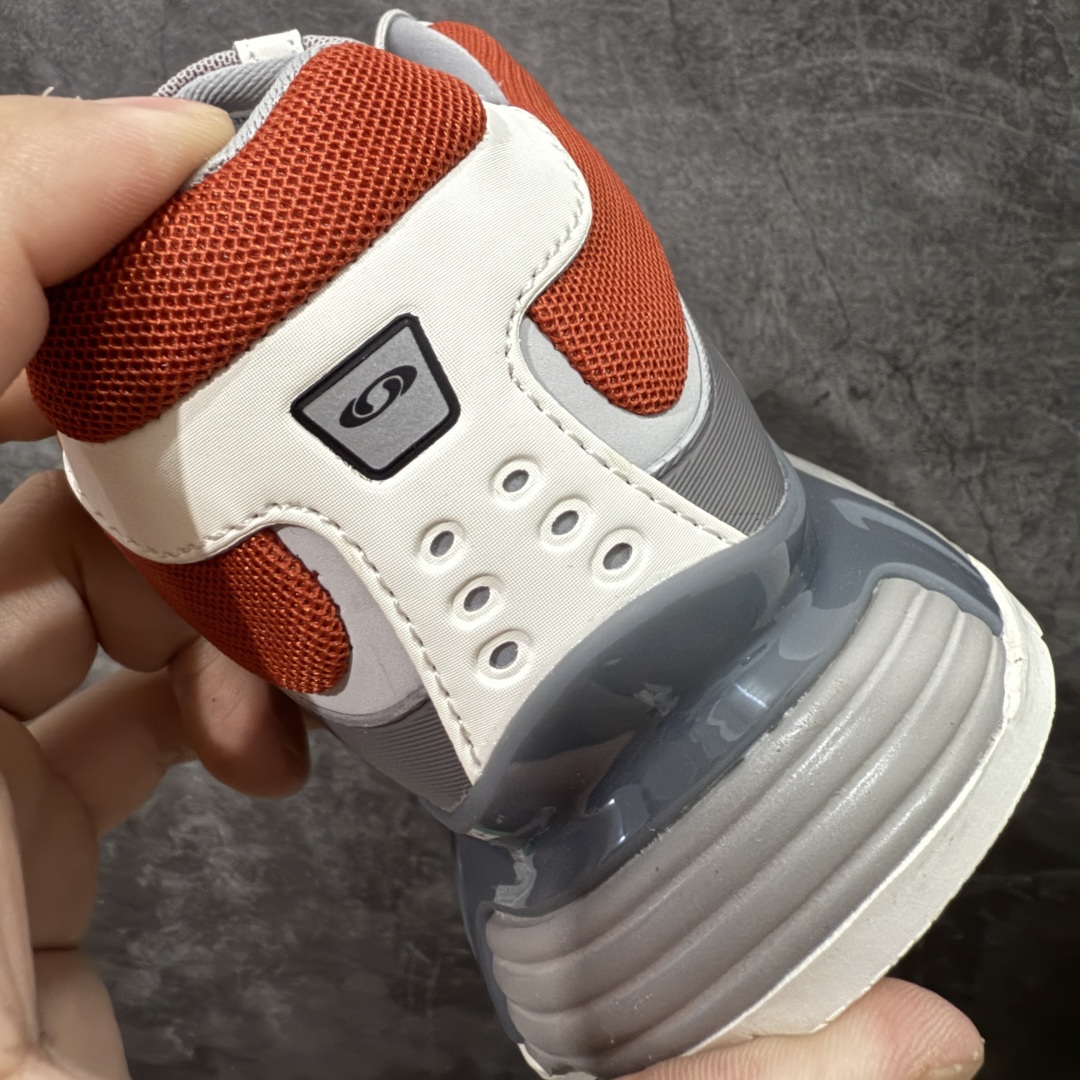 图片[2]-【666版本】SALOMON 萨洛蒙 XT-WHISPER 舒适百搭耐磨轻便低帮 休闲越野训练城市通勤跑步鞋 男女同款 灰红 纯原外贸平台特供订单 耗时半年巨作 #全套原纸板楦头开发 #原厂特供网布配套加持 #确保原汁原味 完美呈现版型 #原档数据独家私模五层组合大底 #男女鞋同步官方开发至46 #原装Ortholite轻量化鞋垫 #中底布带钢印编号 原厂TPU锁扣 #进口港宝加持 后跟自然饱满 还原公司包裹性 #鞋面采用SENSIFT贴合技术 #全方位贴合包裹脚型 #鞋跟部鞋底牵引设计 #提供强大的抓地性能 #更适应野外崎岖不平的道路 #基于 SALOMON 初代 XT 鞋身造型并搭载 4D ADVANCED CHASSIS™ 大底打造而成 为这款 XT-WHISPER 带来了多项足部控制与保护等功能性 如在运动过程中控制左右晃动的过程而提高稳定性、改善长途越野过程中足中到足尖的过渡、提高感知岩石的精确度以抵抗尖锐物体对脚底的伤害以及采用动态缓冲来增强穿着舒适感 从而减轻疲劳感 使 XT-WHISPER 成为一双舒适且安全的户外之履 货号：478783 尺码：36 36.5 37.5 38 38.5 39 40 40.5 41 42 42.5 43 44 45 46-选品中心