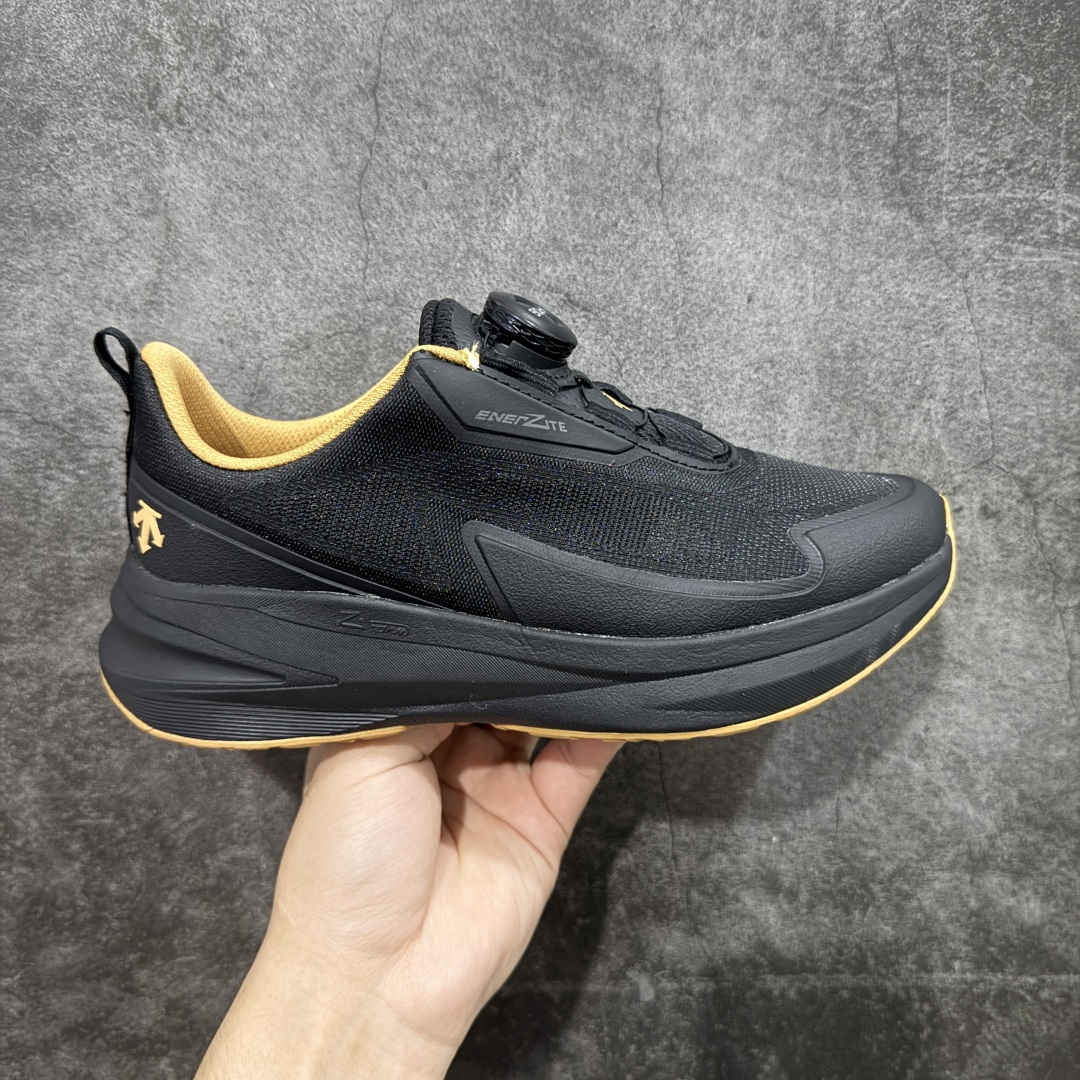 【公司级】DESCENTE BOA 迪桑特 运动慢跑鞋 大厂出品 非莞产顶级 透气针织鞋面搭配 BOA螺丝系带系统,带来舒适便捷的穿着体验!较厚的鞋底设计为跑步提供更好的缓震舒适性(前掌及后跟特别加高侧墙,提升侧向稳定效果)! 尺码: 36-45含半码-选品中心