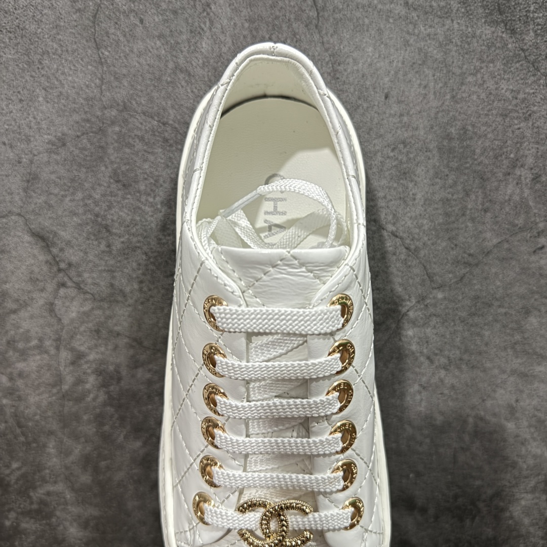 图片[8]-【莞产纯原】Chanel香奈儿﹣2025顶级休闲款运动鞋 这款经典设计；鞋面多种工艺的风格；大底却时尚运动；不平凡的拥入了多种配色元素…… 多元化混搭非常好看百搭，休闲，时尚，运动，户外都能兼顾…… 鞋面采用：原版进口混种羊皮 内里采用：原版进口透气羊皮 大底：原版TPU底 精品包装全套 尺码：女35-40-选品中心