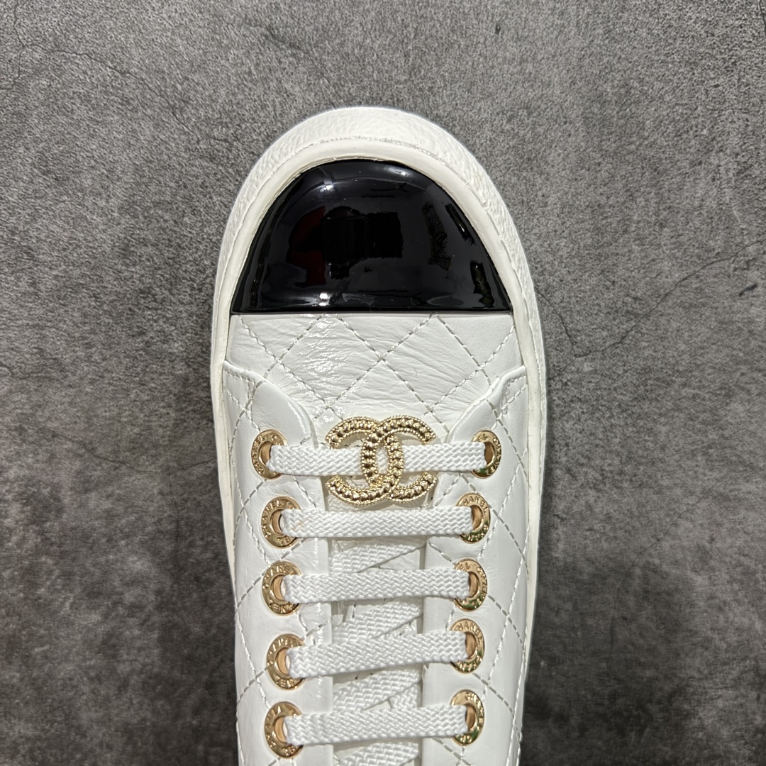 图片[5]-【莞产纯原】Chanel香奈儿﹣2025顶级休闲款运动鞋 这款经典设计；鞋面多种工艺的风格；大底却时尚运动；不平凡的拥入了多种配色元素…… 多元化混搭非常好看百搭，休闲，时尚，运动，户外都能兼顾…… 鞋面采用：原版进口混种羊皮 内里采用：原版进口透气羊皮 大底：原版TPU底 精品包装全套 尺码：女35-40-选品中心
