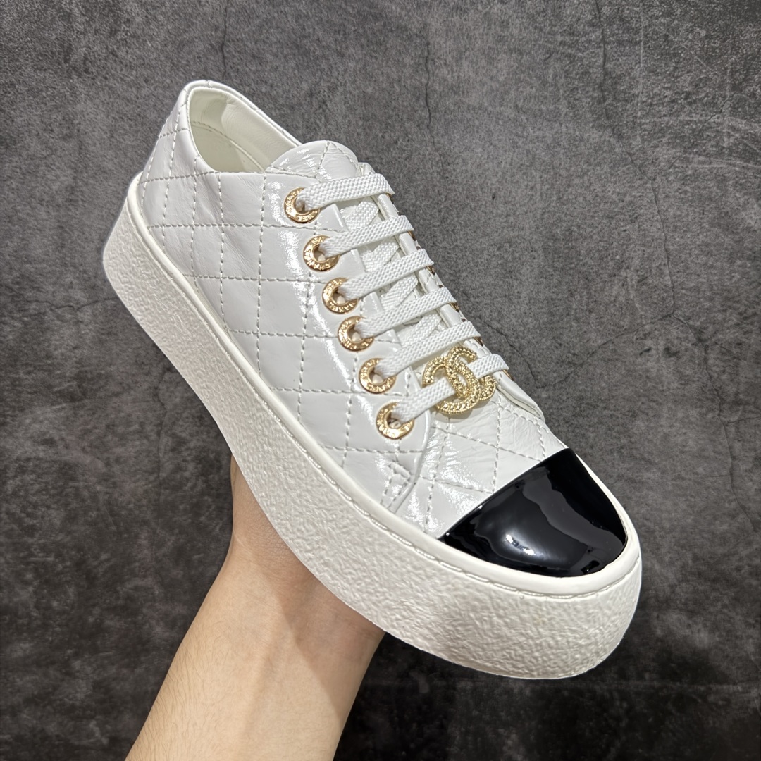 图片[3]-【莞产纯原】Chanel香奈儿﹣2025顶级休闲款运动鞋 这款经典设计；鞋面多种工艺的风格；大底却时尚运动；不平凡的拥入了多种配色元素…… 多元化混搭非常好看百搭，休闲，时尚，运动，户外都能兼顾…… 鞋面采用：原版进口混种羊皮 内里采用：原版进口透气羊皮 大底：原版TPU底 精品包装全套 尺码：女35-40-选品中心
