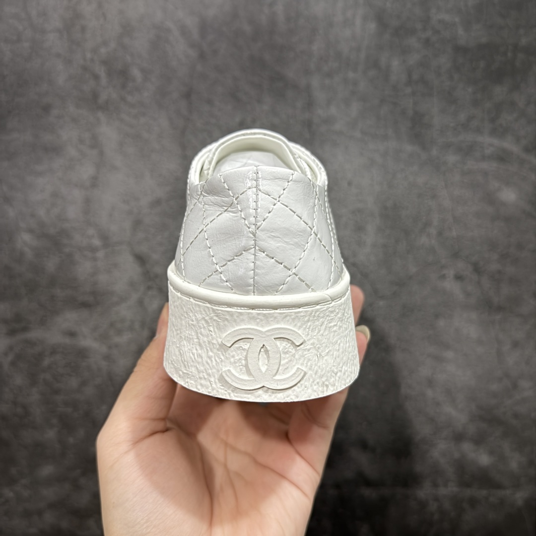 图片[4]-【莞产纯原】Chanel香奈儿﹣2025顶级休闲款运动鞋 这款经典设计；鞋面多种工艺的风格；大底却时尚运动；不平凡的拥入了多种配色元素…… 多元化混搭非常好看百搭，休闲，时尚，运动，户外都能兼顾…… 鞋面采用：原版进口混种羊皮 内里采用：原版进口透气羊皮 大底：原版TPU底 精品包装全套 尺码：女35-40-选品中心