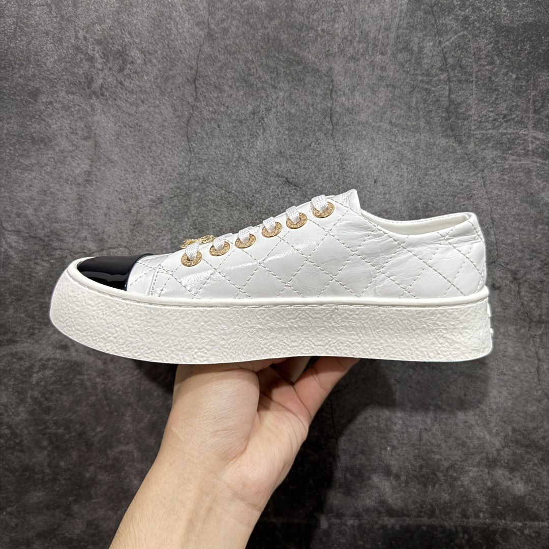 图片[2]-【莞产纯原】Chanel香奈儿﹣2025顶级休闲款运动鞋 这款经典设计；鞋面多种工艺的风格；大底却时尚运动；不平凡的拥入了多种配色元素…… 多元化混搭非常好看百搭，休闲，时尚，运动，户外都能兼顾…… 鞋面采用：原版进口混种羊皮 内里采用：原版进口透气羊皮 大底：原版TPU底 精品包装全套 尺码：女35-40-选品中心
