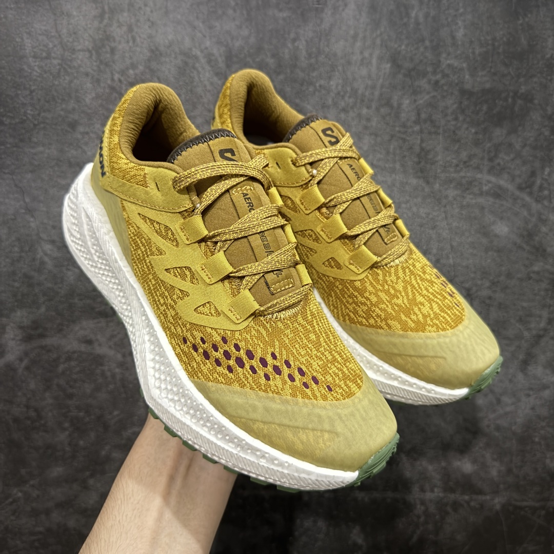 【莞顶礼盒版】Salomon 萨洛蒙Aero Glide GRVL 3代 超轻 户外 休闲 运动鞋 跑步鞋 輕巧鞋身 即使運動或日常 更容易配搭 采用 OrthoLite 鞋垫及鞋面採用透氣網眼材料 令雙腳保持乾爽及舒適感 避免悶熱感中底採用高回彈EVA 材料,能有效吸收地面衝擊減輕壓力 鞋底配備專業的 energyEvofoam橡膠外底獨特抓地設計提供穩定支撑 配送精美包装 面料:原版定制科技面料 内里:进口透气网里 鞋底: 原版开模橡胶发泡材质 底厚:4CM 尺码: 35-45-选品中心