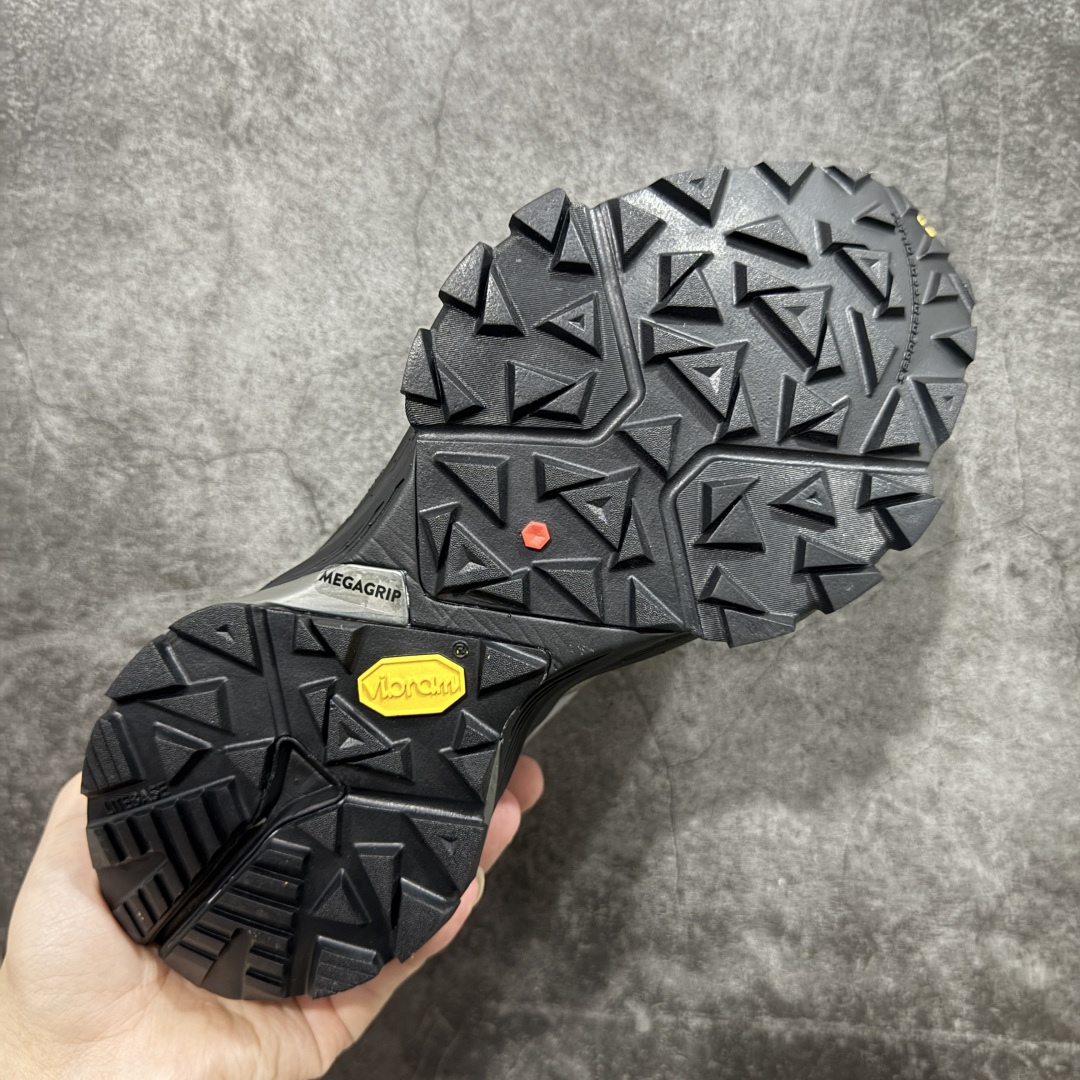 图片[9]-【TOP版本】KAILAS FUGA DU BOA 凯乐石 黑山大坡王越野机能跑鞋 这双黑山整体呈现了多样的黑灰银搭配 鞋面主体部分采用网状薄翼材质中底是大坡王最具特色的山形结构 鞋带采用 BOA 旋钮快速穿脱系统 Vibram Megagrip 延续大坡王超强抓地 多重元素组合而成的造型和颜色设计让整双鞋观感丰富而又统一 整双鞋的技术和材料应用使得科技感十足颜色和脚感适合各类场景和场所穿着！ 尺码：36 36.5 37 37.5 38 39 39.5 40 41 41.5 42 42.5 43 44 44.5 45-选品中心