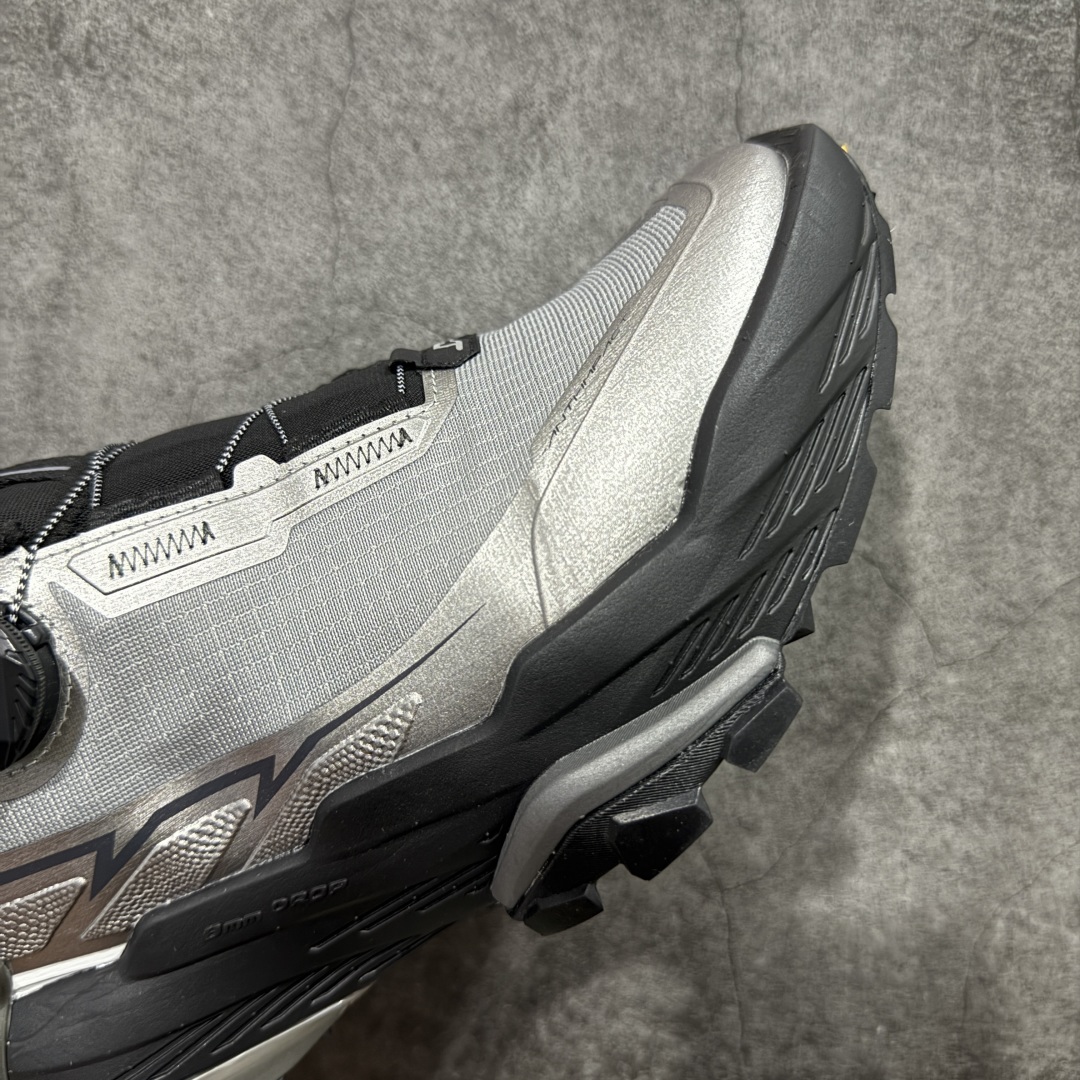 图片[6]-【TOP版本】KAILAS FUGA DU BOA 凯乐石 黑山大坡王越野机能跑鞋 这双黑山整体呈现了多样的黑灰银搭配 鞋面主体部分采用网状薄翼材质中底是大坡王最具特色的山形结构 鞋带采用 BOA 旋钮快速穿脱系统 Vibram Megagrip 延续大坡王超强抓地 多重元素组合而成的造型和颜色设计让整双鞋观感丰富而又统一 整双鞋的技术和材料应用使得科技感十足颜色和脚感适合各类场景和场所穿着！ 尺码：36 36.5 37 37.5 38 39 39.5 40 41 41.5 42 42.5 43 44 44.5 45-选品中心