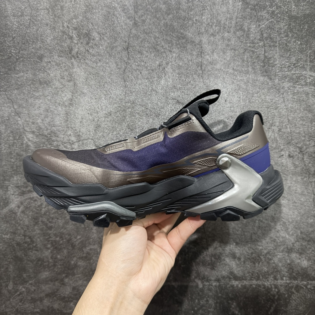 图片[2]-【TOP版本】KAILAS FUGA DU BOA 凯乐石 黑山大坡王越野机能跑鞋 这双黑山整体呈现了多样的黑灰银搭配 鞋面主体部分采用网状薄翼材质中底是大坡王最具特色的山形结构 鞋带采用 BOA 旋钮快速穿脱系统 Vibram Megagrip 延续大坡王超强抓地 多重元素组合而成的造型和颜色设计让整双鞋观感丰富而又统一 整双鞋的技术和材料应用使得科技感十足颜色和脚感适合各类场景和场所穿着！ 尺码：36 36.5 37 37.5 38 39 39.5 40 41 41.5 42 42.5 43 44 44.5 45-选品中心