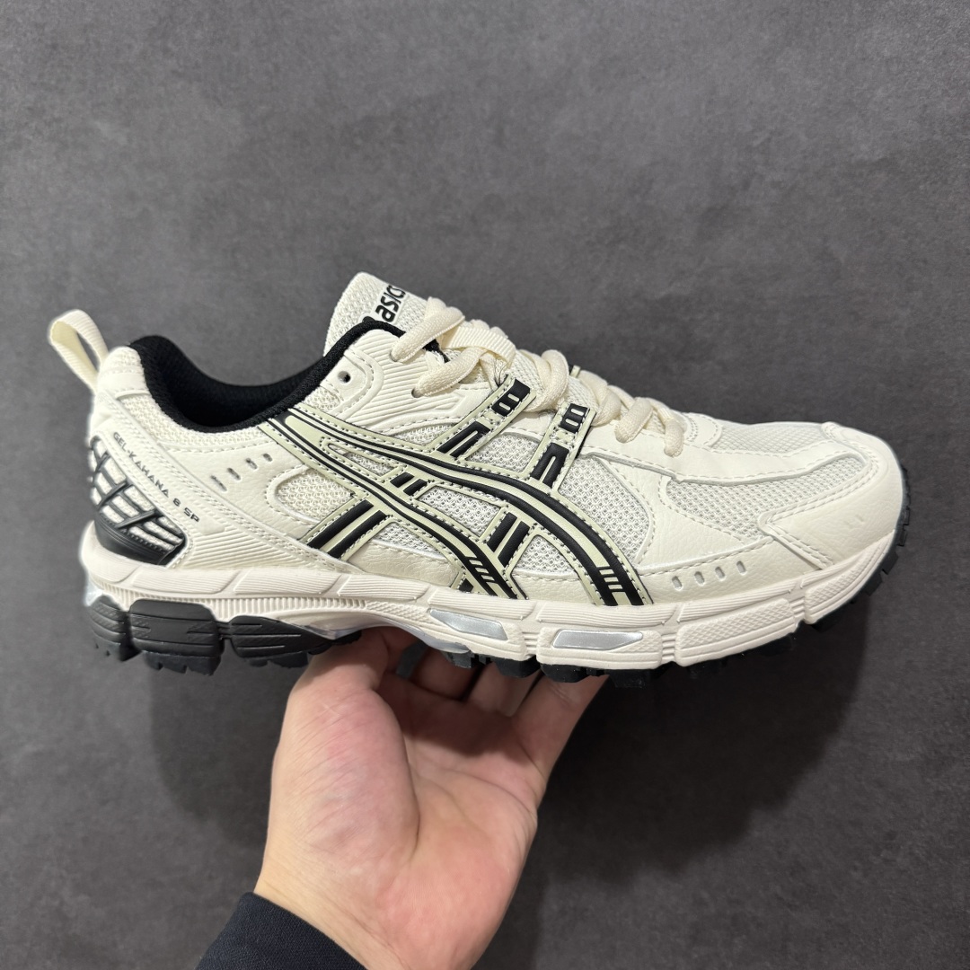 【公司级】ASICS GEL-KAHANA 8 SP复古单品 亚瑟士越野跑步鞋抓地稳定运动鞋缓震耐磨跑鞋 GEL-KAHANA系列为实用级越野跑鞋 融合机能和户外潮流强势回归 核心科技GEL内置于后跟 配合SPEVA弹性中底 减轻落地时地面对脚部的冲击力 中底内侧DYNAMIC DUOMAX 双密度防倾斜装置和中足补强结构 以及后跟几何形状构造 多方面支撑保护 AHAR耐磨橡胶大底 配合沟槽纹路设计 增强抓地力 后足GEL缓冲系统 减轻冲击时的冲击 实现平稳过渡 Trusstic系统 减少鞋底的重量 同时保留了鞋子结构的完整性 尺码:36 37 38 39 39.5 40 40.5 41.5 42 42.5 43.5 44 45-选品中心