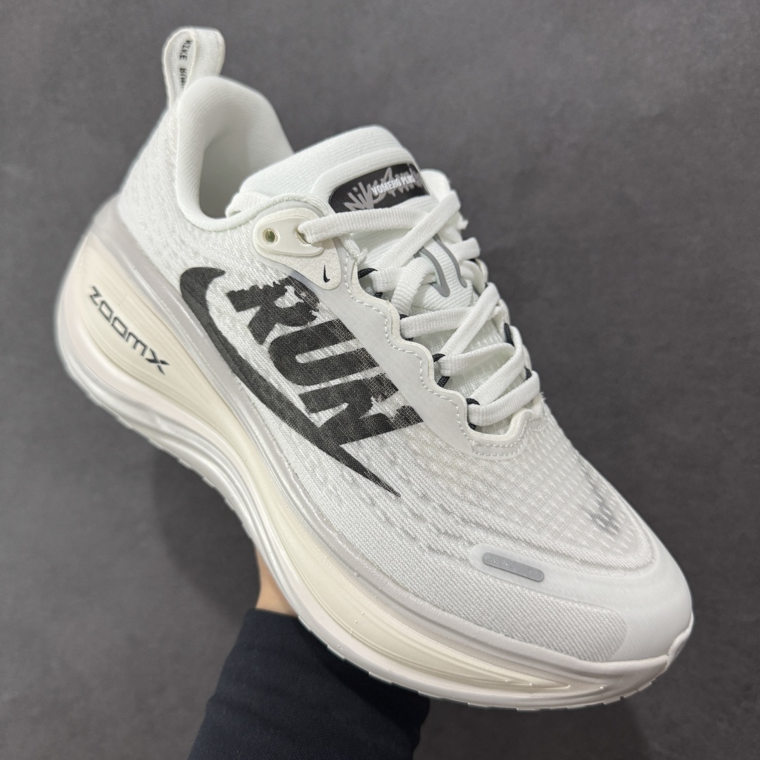  
【纯原】Nike VOMERO PLUS 耐克 舒适减震防滑 低帮跑步鞋
全掌ReactX泡绵中底 