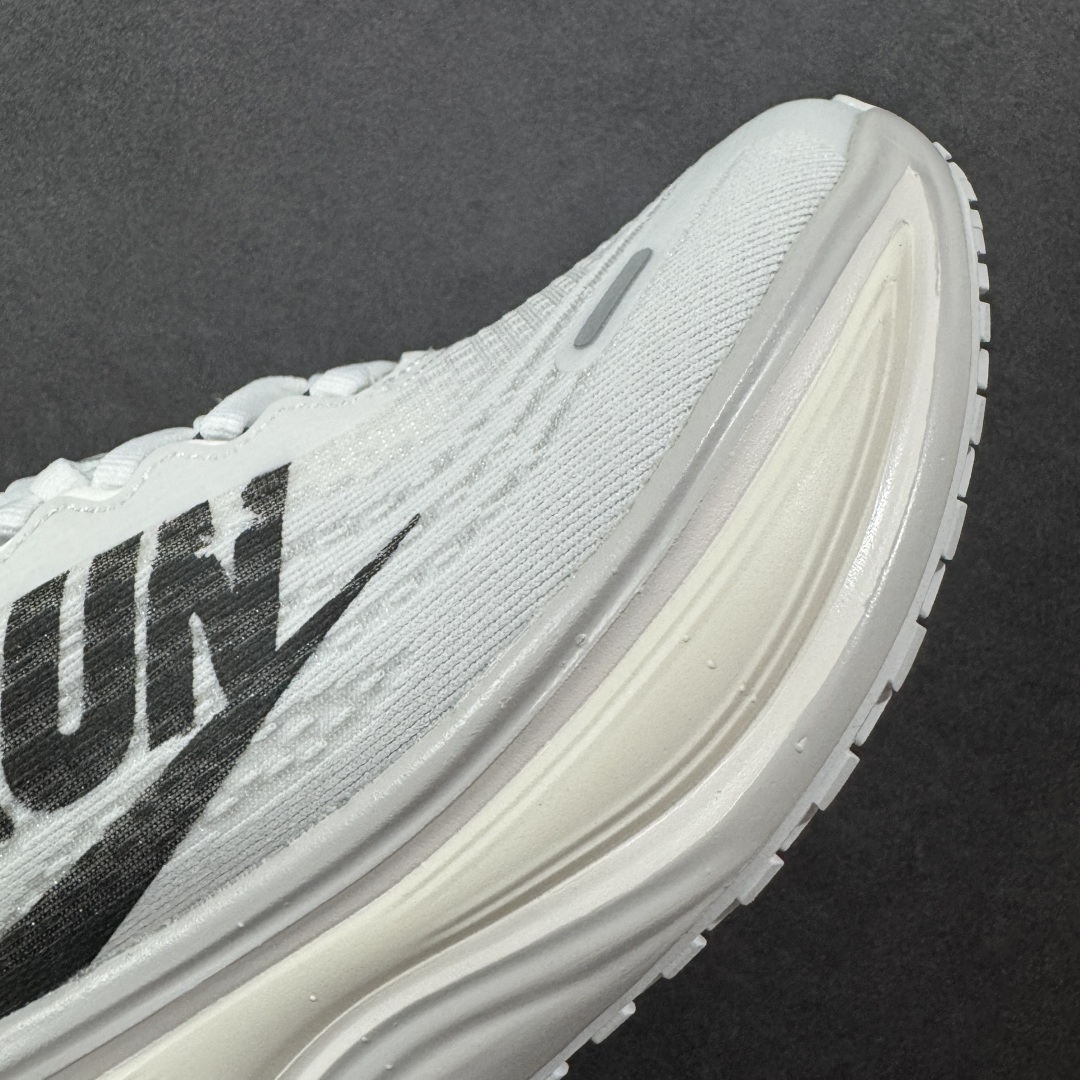  
【纯原】Nike VOMERO PLUS 耐克 舒适减震防滑 低帮跑步鞋
全掌ReactX泡绵中底 