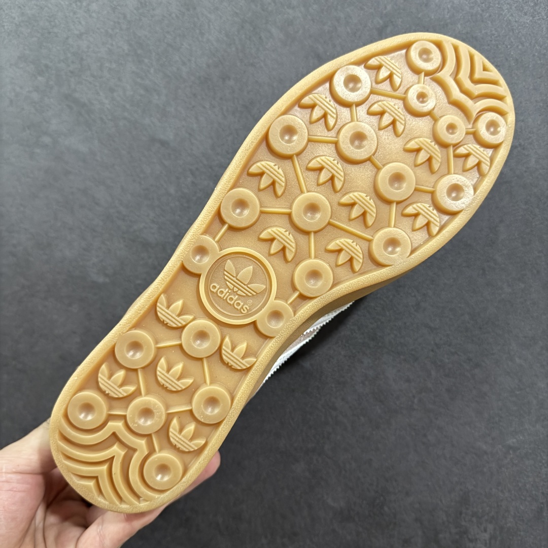 图片[9]-【公司级】adidas originals Gazelle Indoor 粉色 此款鞋延续了橡胶外底和经典款式的传统。优质绒面革鞋面和标志性的3条纹采用明亮的对比色，为久经考验的外观带来俏皮、富有表现力的饰面。 货号：JS1397 尺码：35.5 36 36.5 37 38 38.5 39 40 40.5 41 42 42.5 43 44 44.5 45-选品中心